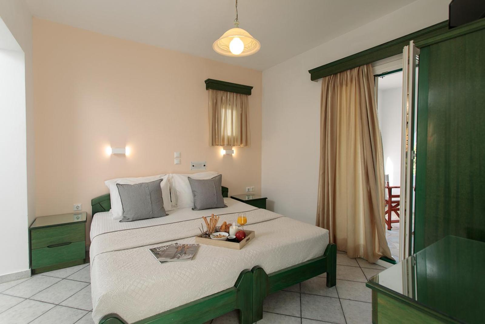 Iades Studios & Apartments