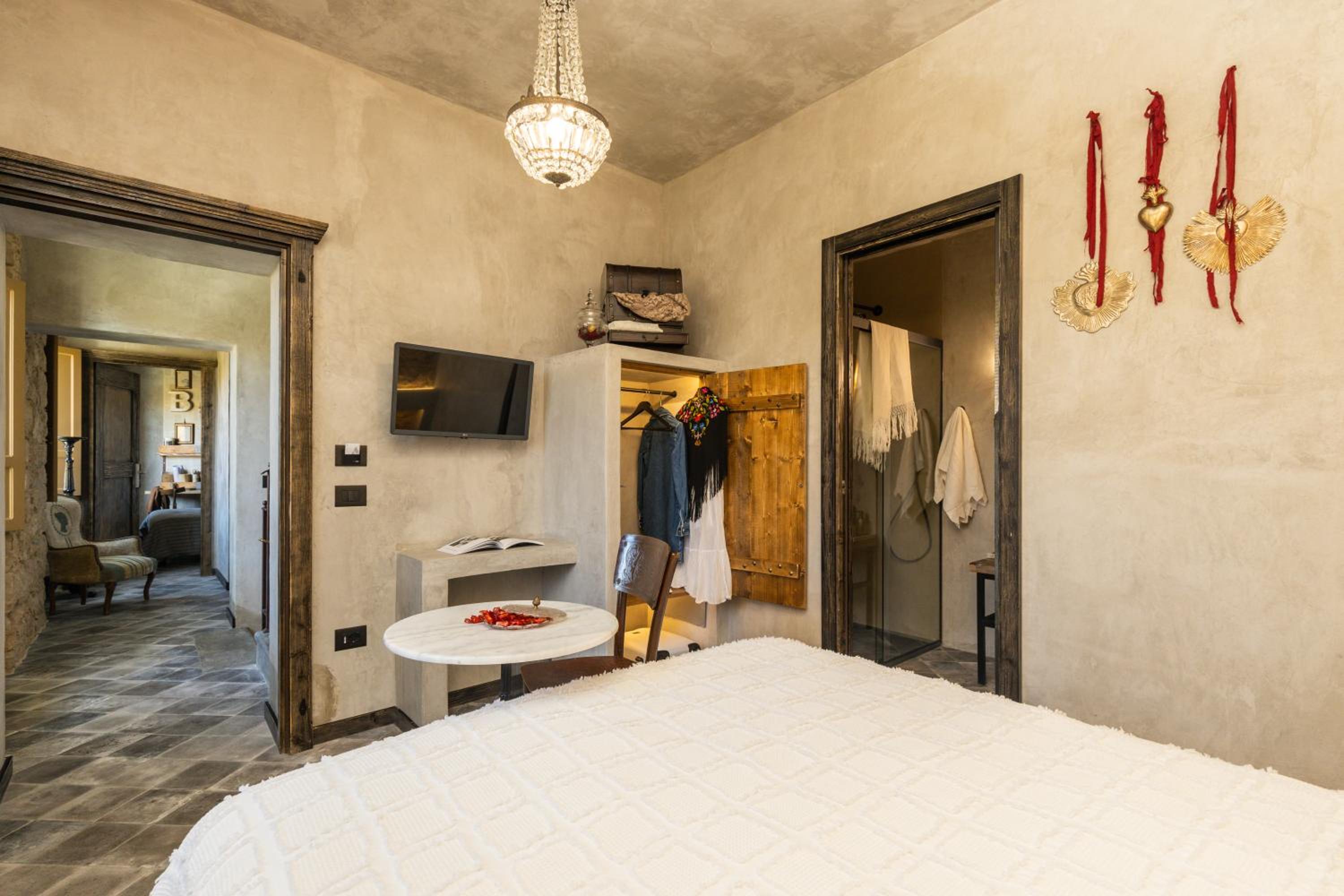 Via Roma Charming Rooms photo 4