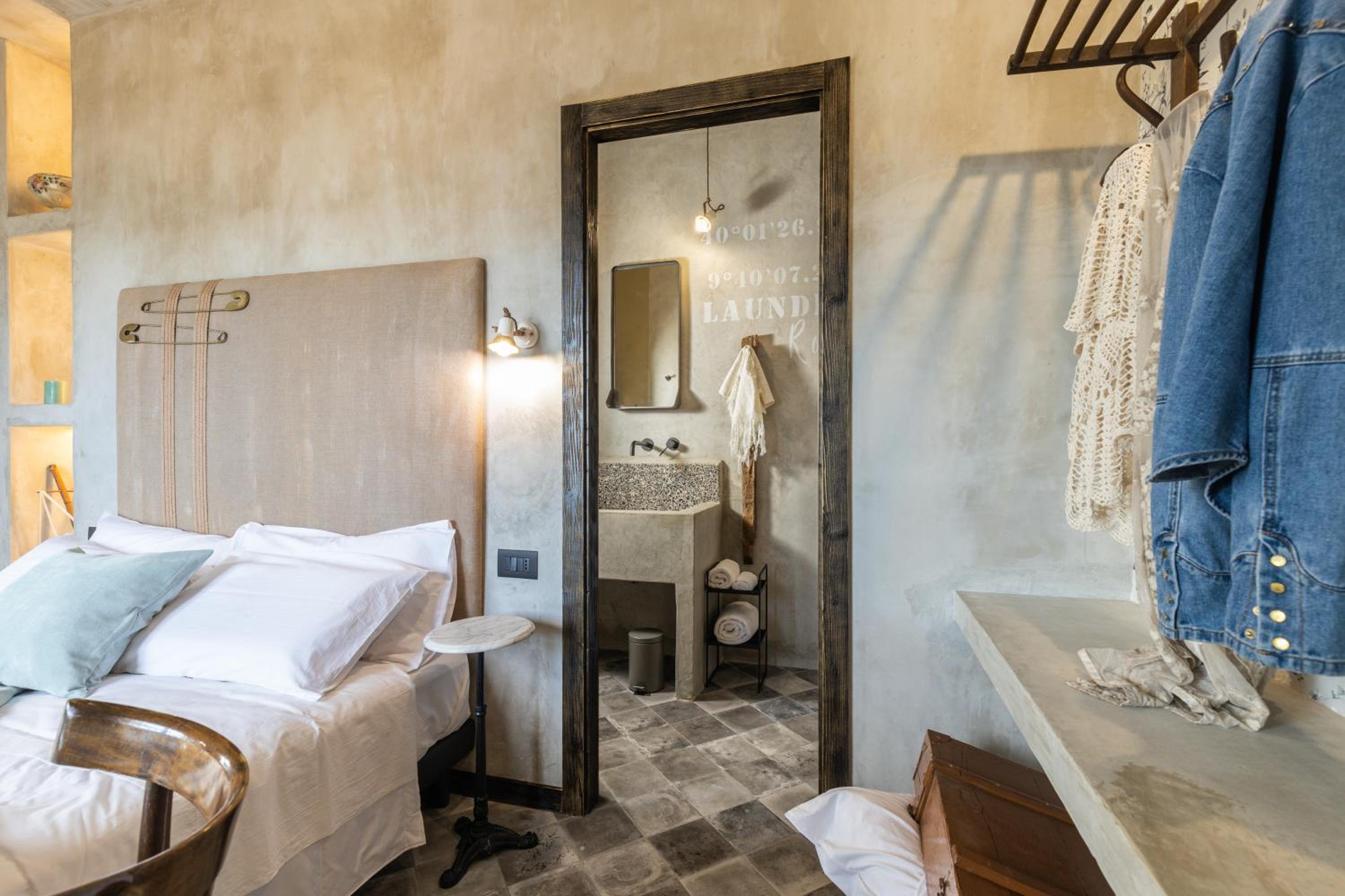 Via Roma Charming Rooms photo 2
