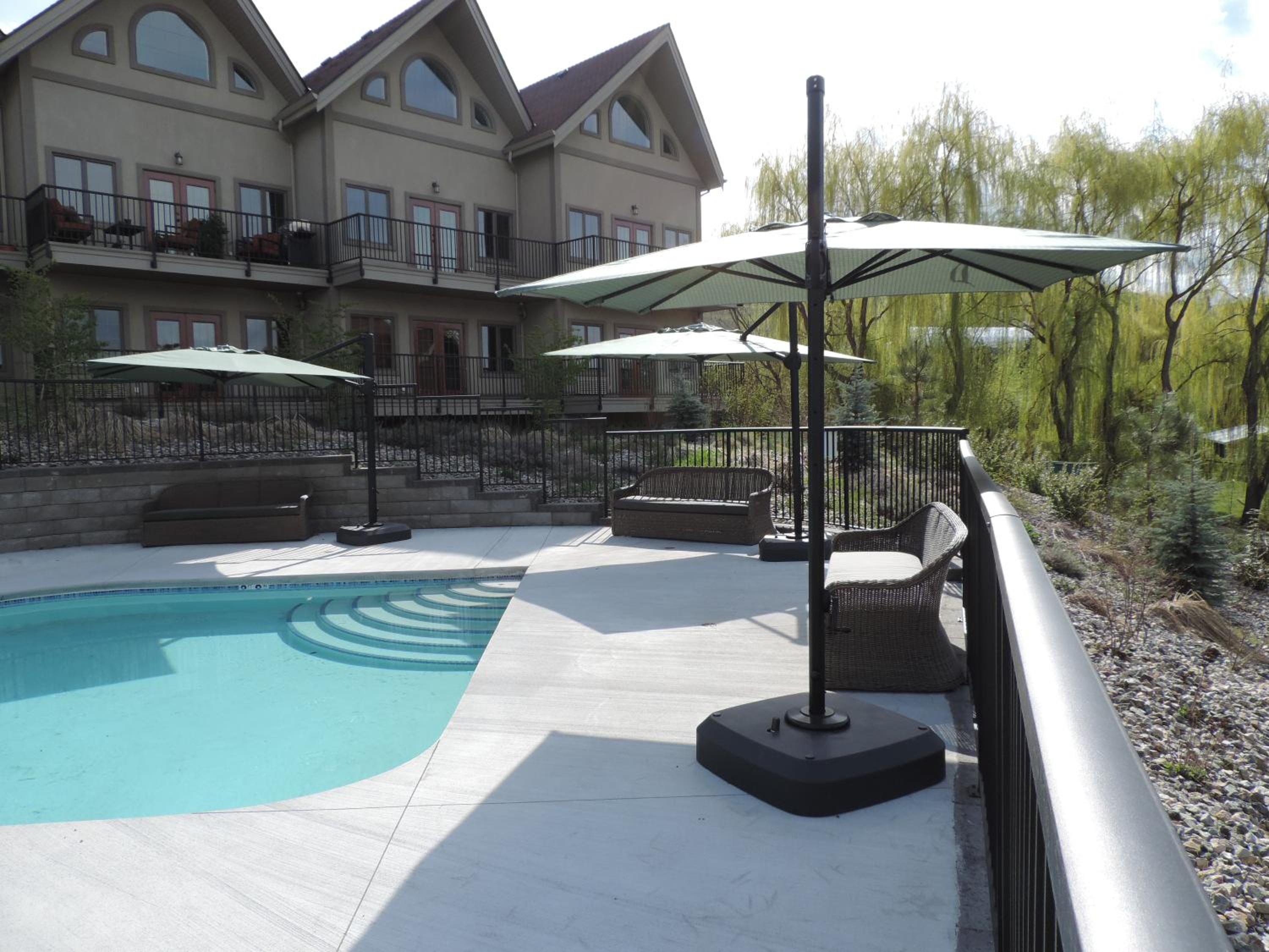 Vernon Vacations - The Castle at Swan Lake - Property Image 6