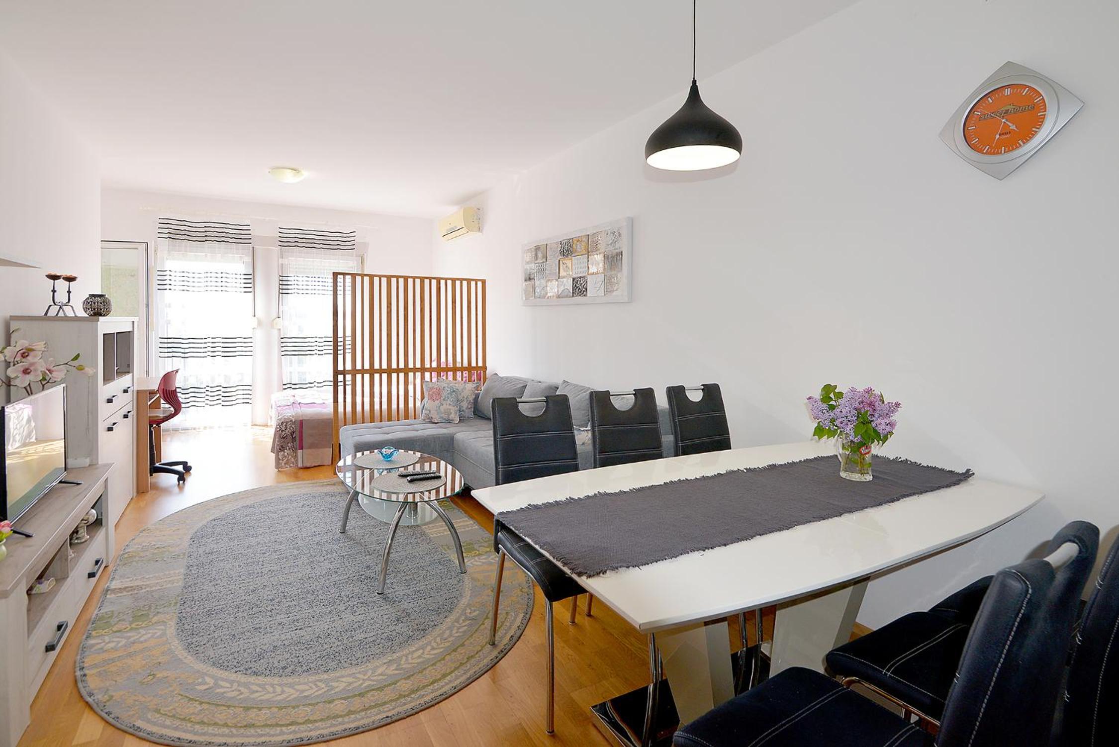 Lungo Mare Apartment with Terrace & FREE Parking photo 4
