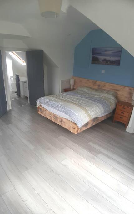The Hideaway Tragumna a hidden gem by the sea with outdoor sauna view 2