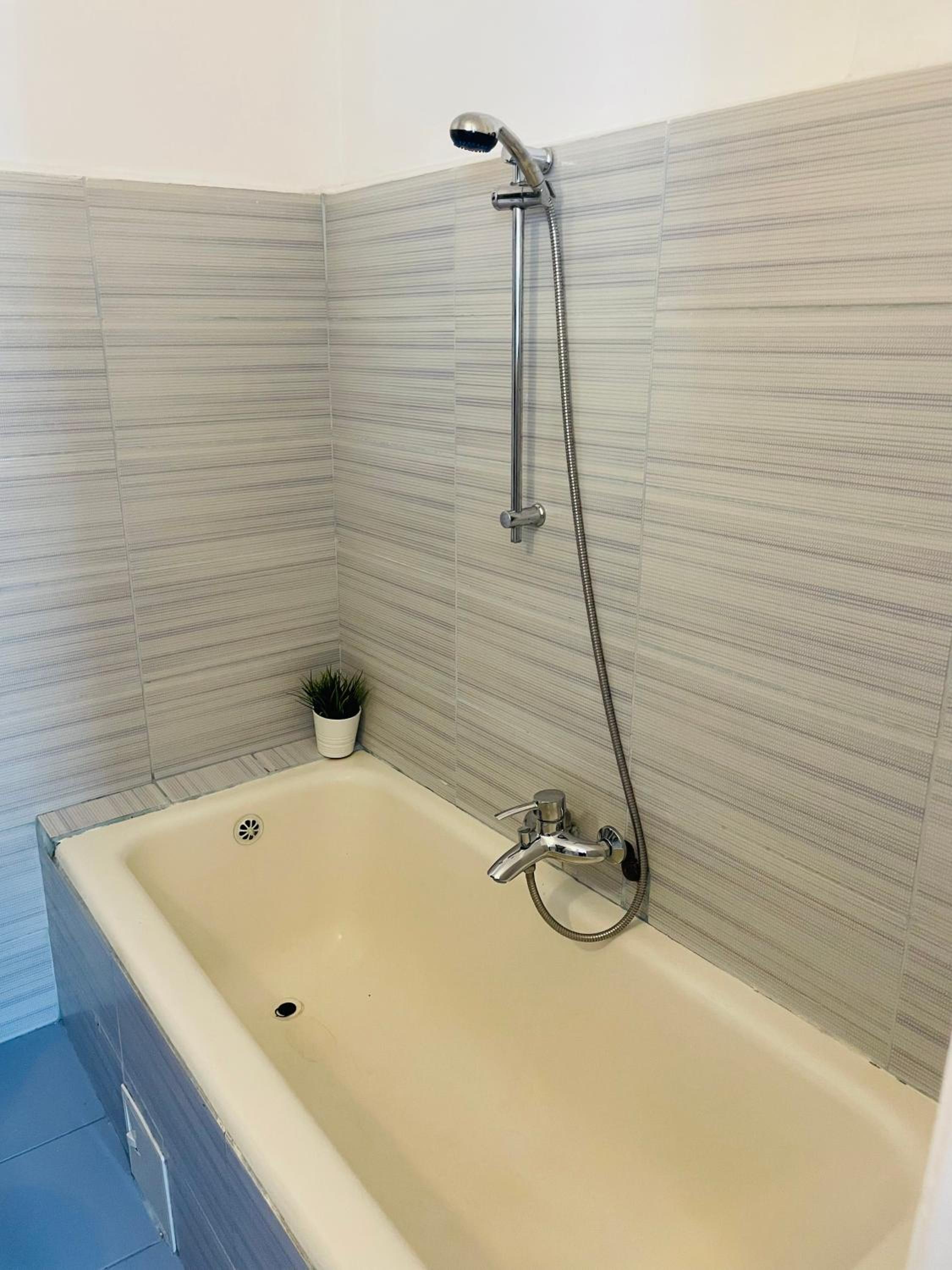 Cismigiu Park View en Bucharest — bathroom