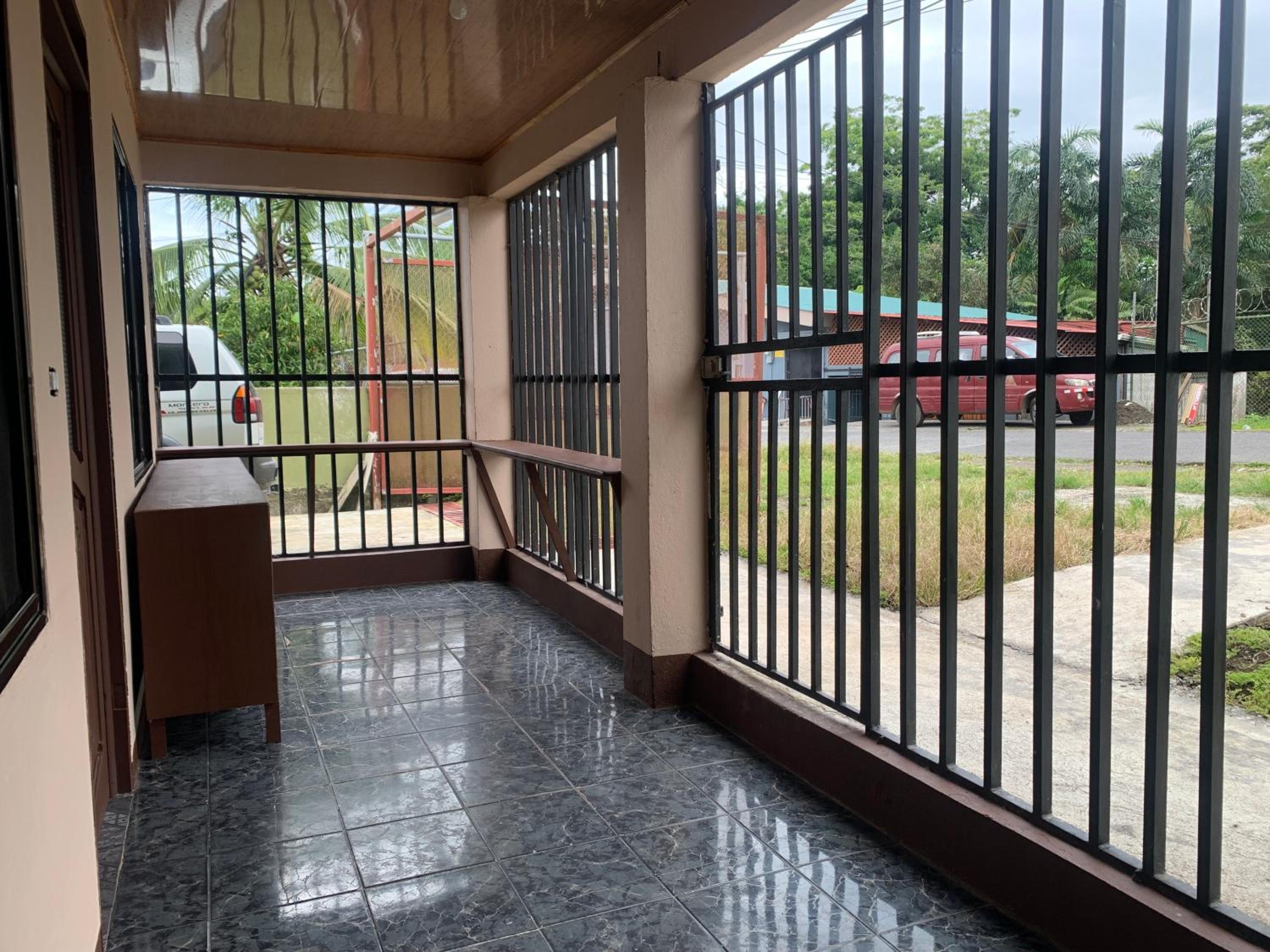 Arenal Family House