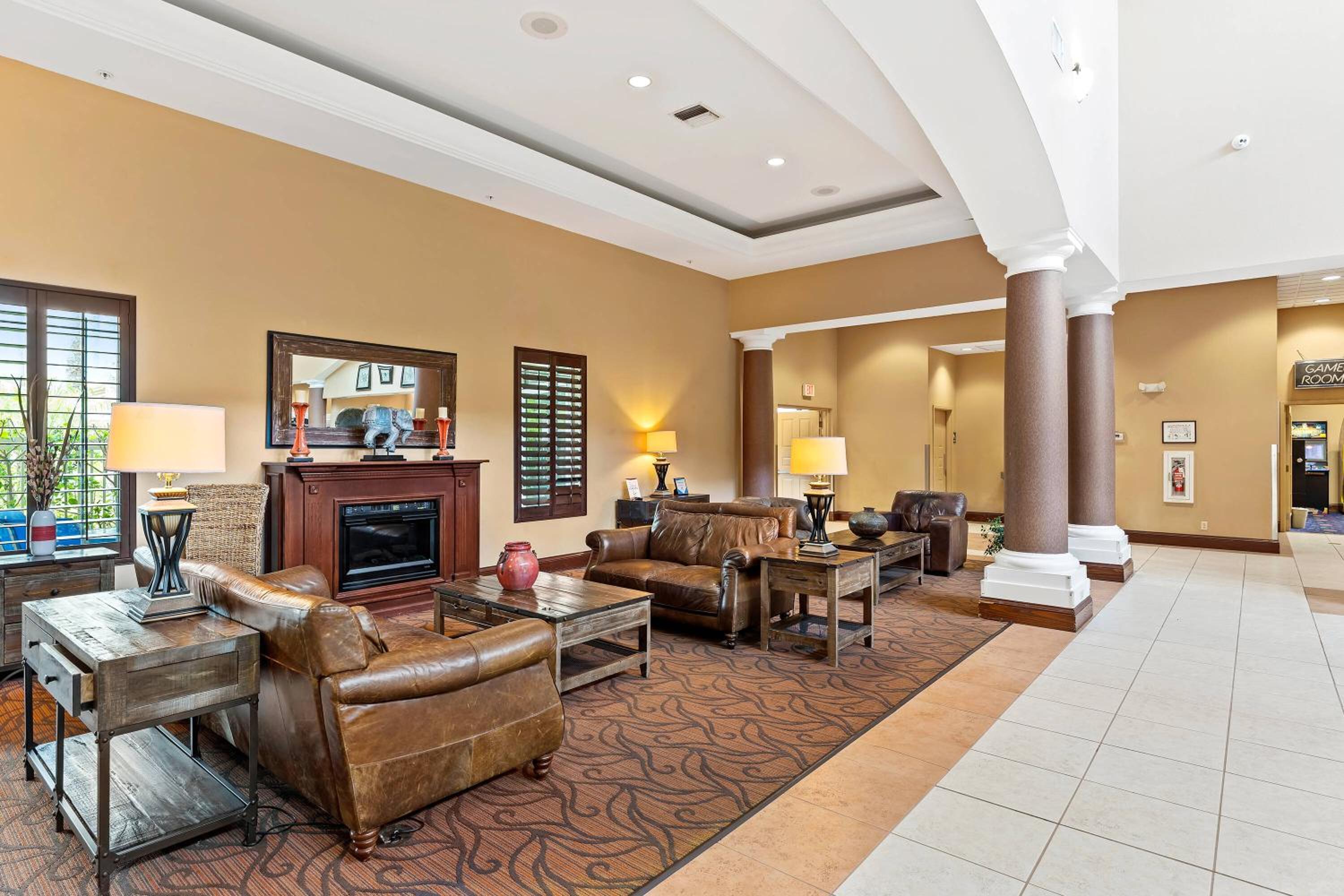 1 BR Apartment 3 Miles from Disney Springs HS307