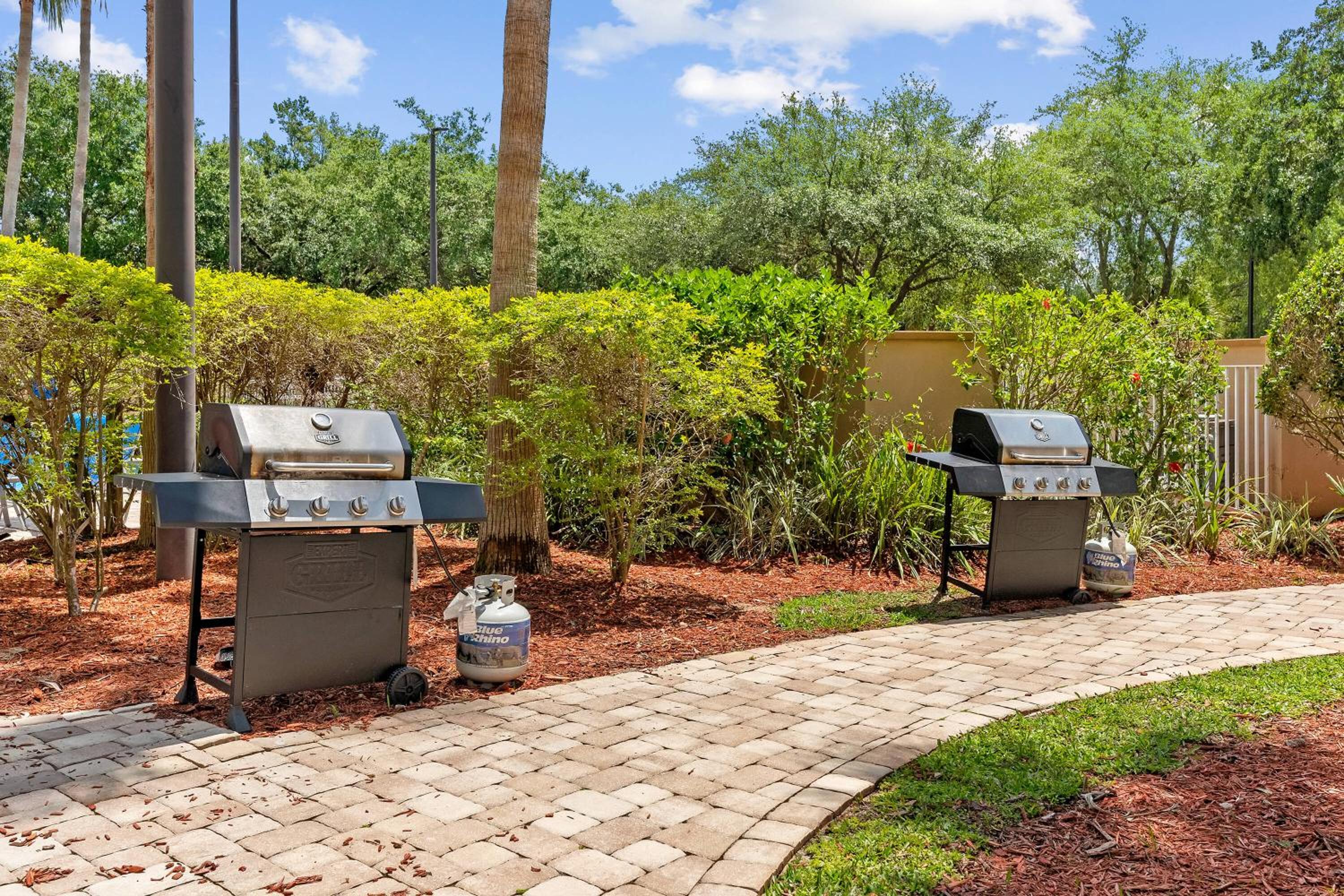 1 BR Apartment 3 Miles from Disney Springs HS307
