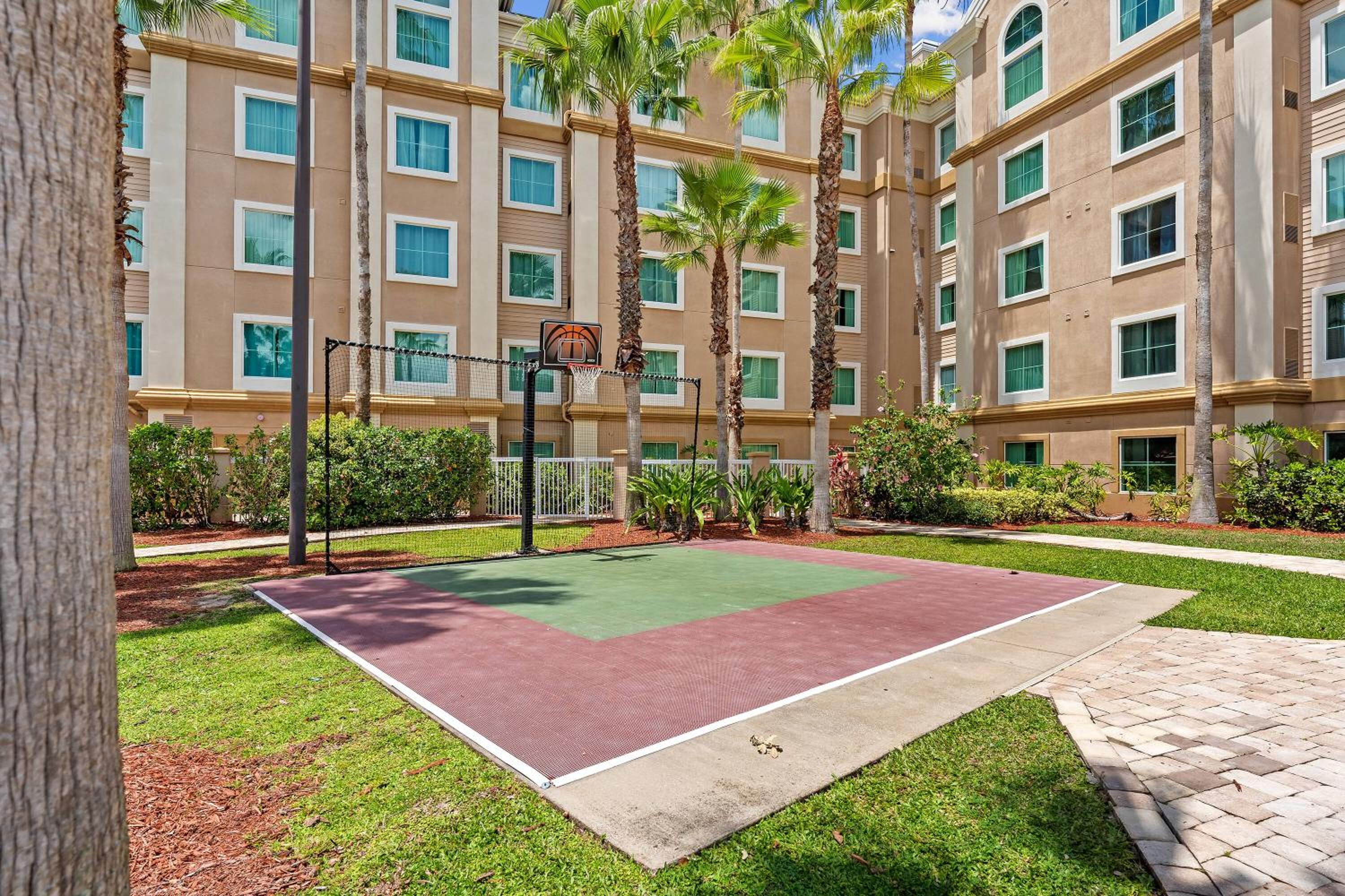 1 BR Apartment 3 Miles from Disney Springs HS307