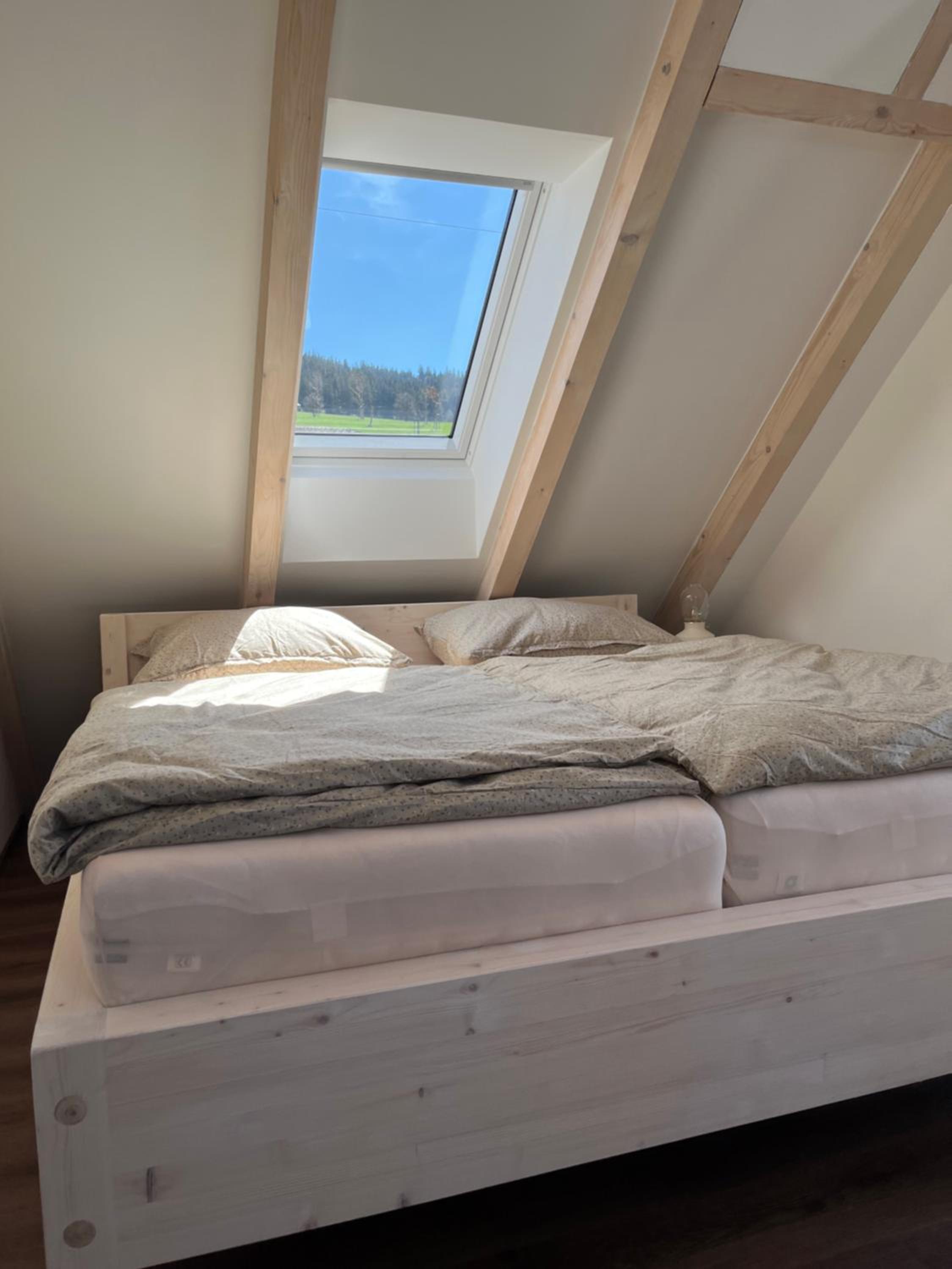 U Králíka, apartmán H, 3 samostatné ložnice - mezonet, 3 vlastní parkovací místa, v klidu, přitom v centru zábavy, nově otevřený aquapark v docházkové vzdá