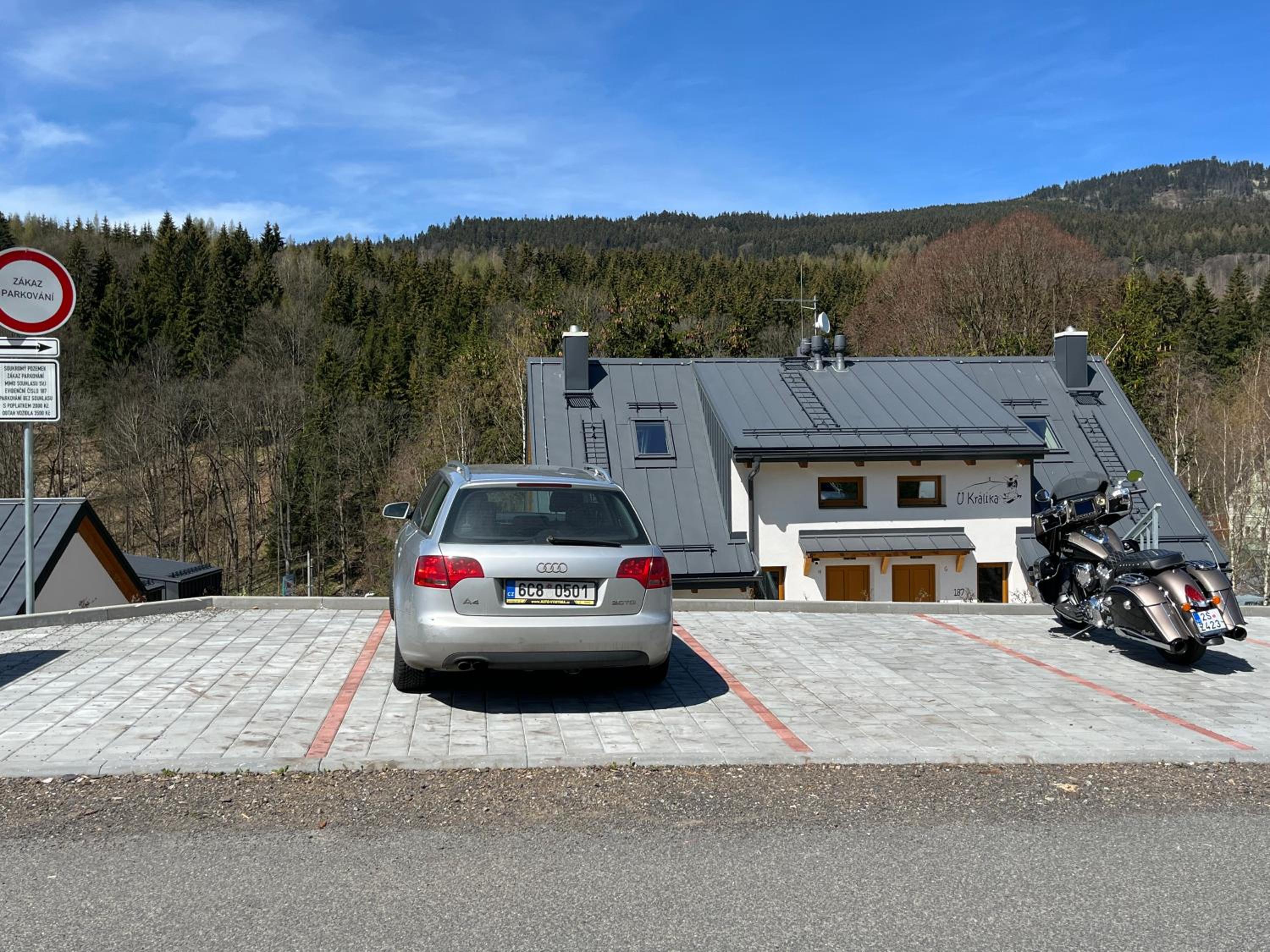 U Králíka, apartmán H, 3 samostatné ložnice - mezonet, 3 vlastní parkovací místa, v klidu, přitom v centru zábavy, nově otevřený aquapark v docházkové vzdá