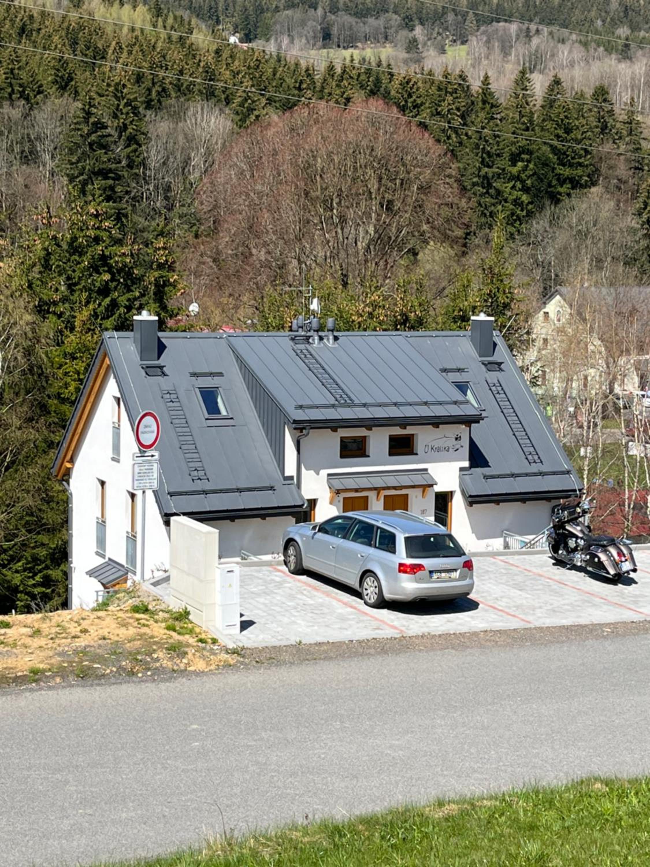 U Králíka, apartmán H, 3 samostatné ložnice - mezonet, 3 vlastní parkovací místa, v klidu, přitom v centru zábavy, nově otevřený aquapark v docházkové vzdá
