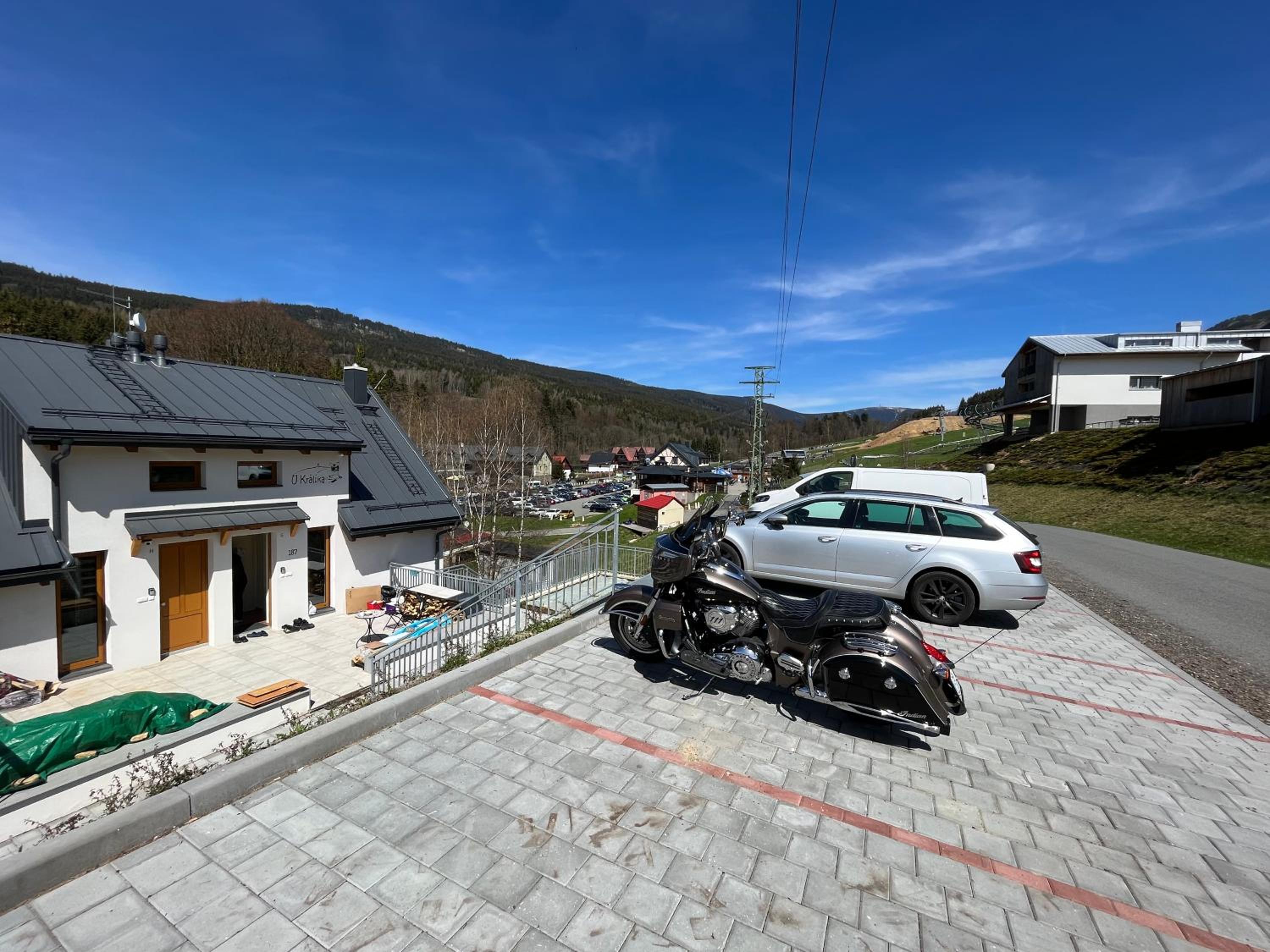 U Králíka, apartmán H, 3 samostatné ložnice - mezonet, 3 vlastní parkovací místa, v klidu, přitom v centru zábavy, nově otevřený aquapark v docházkové vzdá
