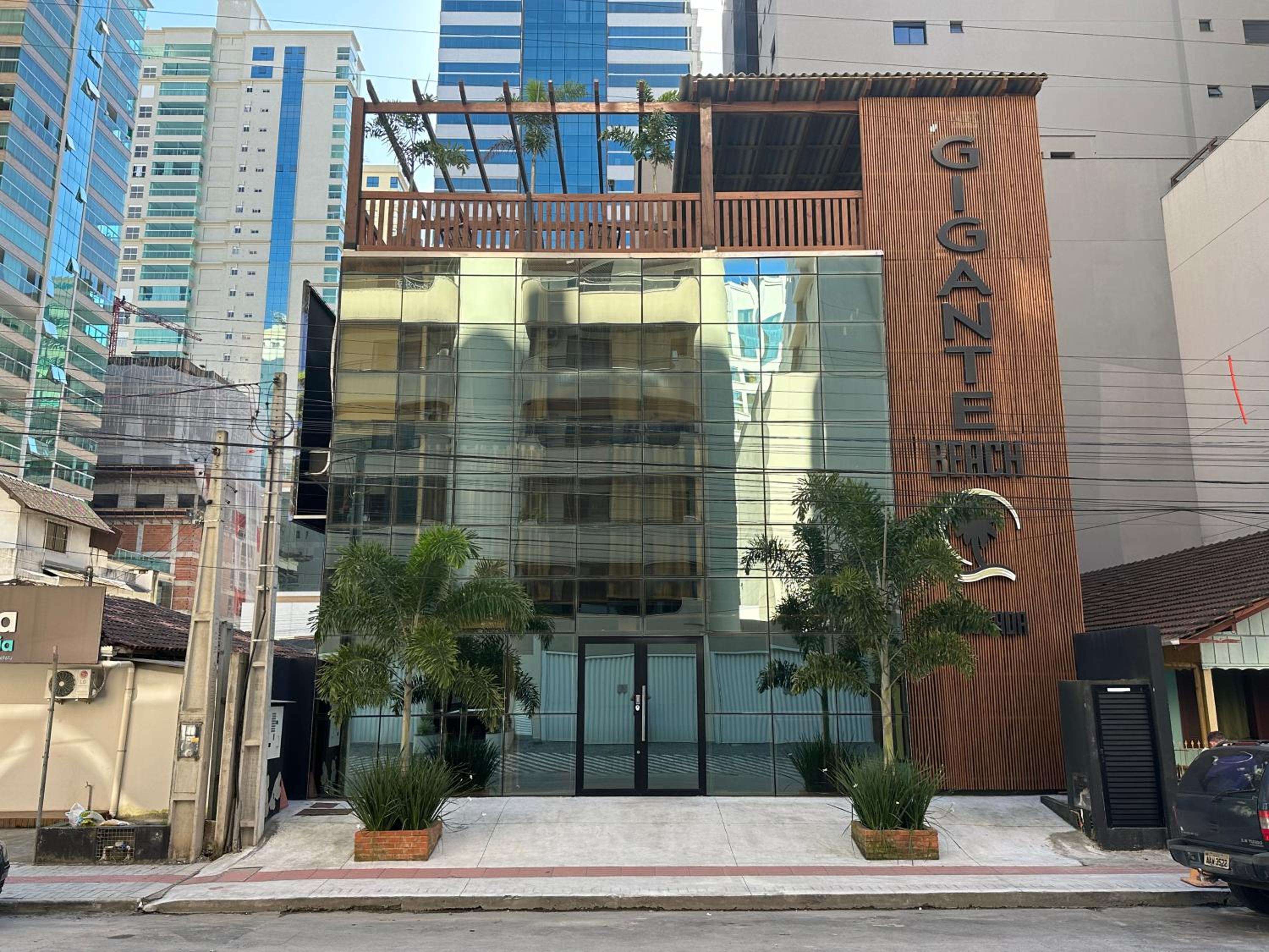 Hotel Gigante Beach Itapema - Image 1