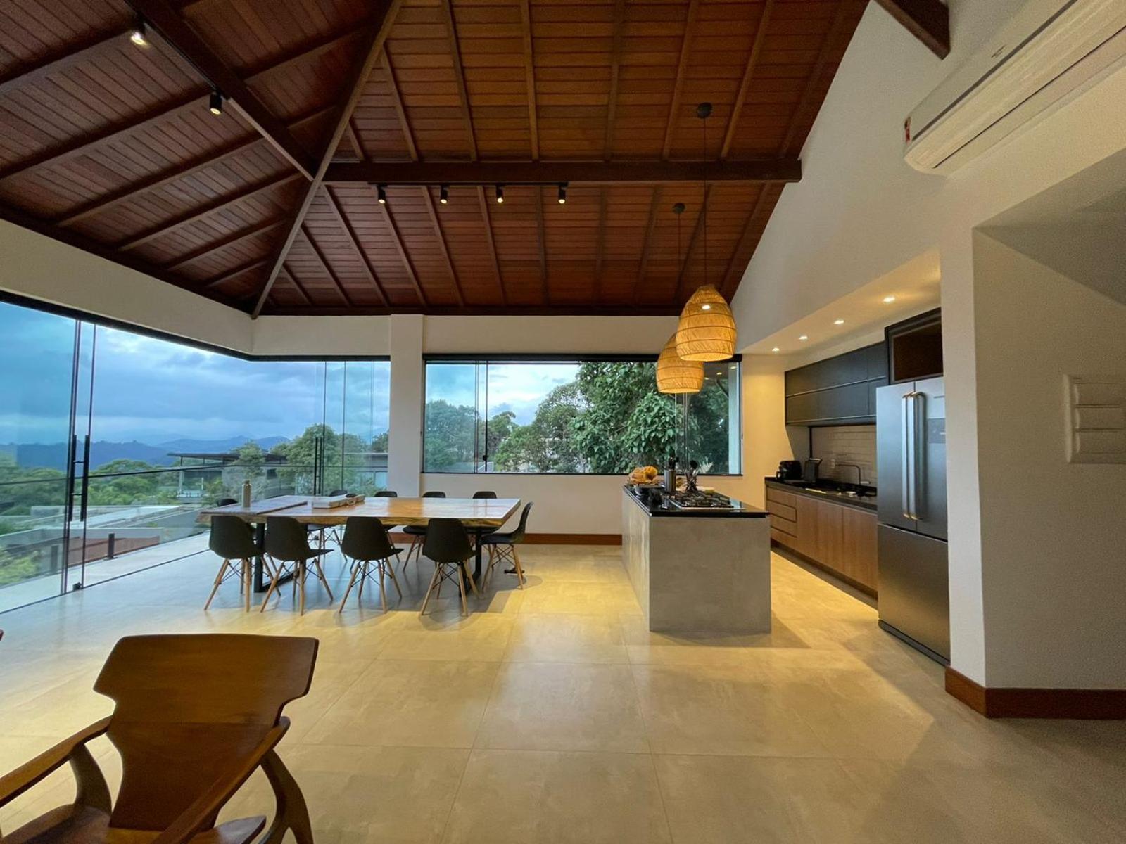 Casa 05 Monte Boa Vista - Casa de Luxo na Serra com Sauna e 4 Suítes
