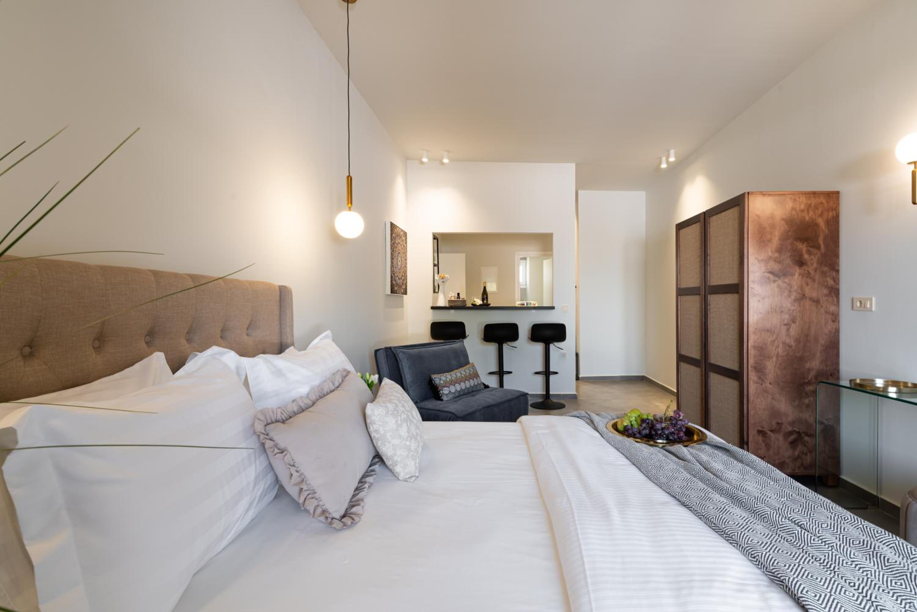 Meliora Suites