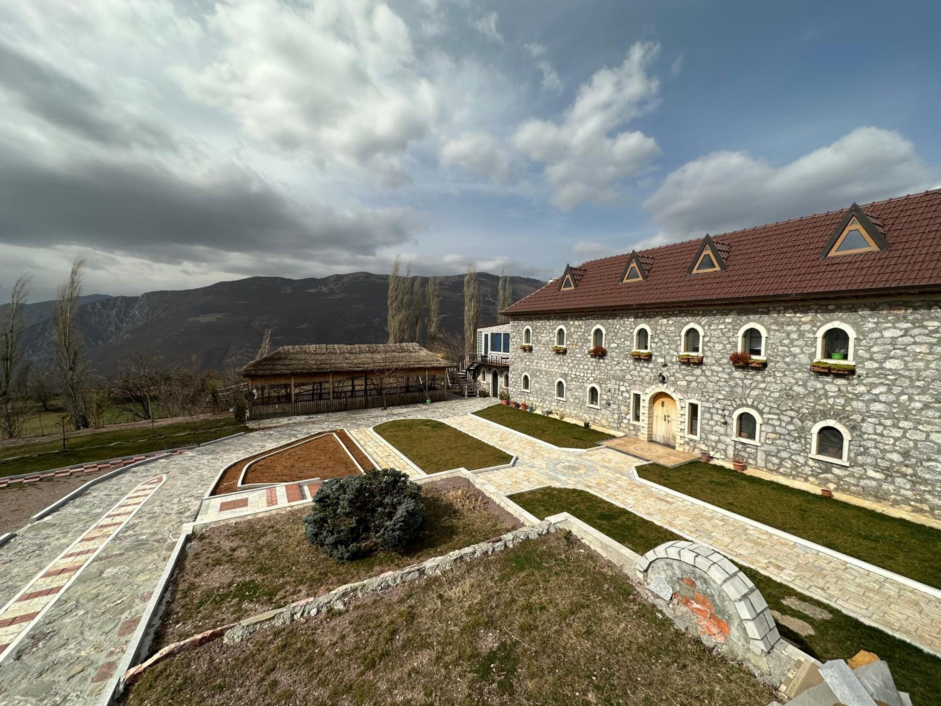 Bujtina Gjana