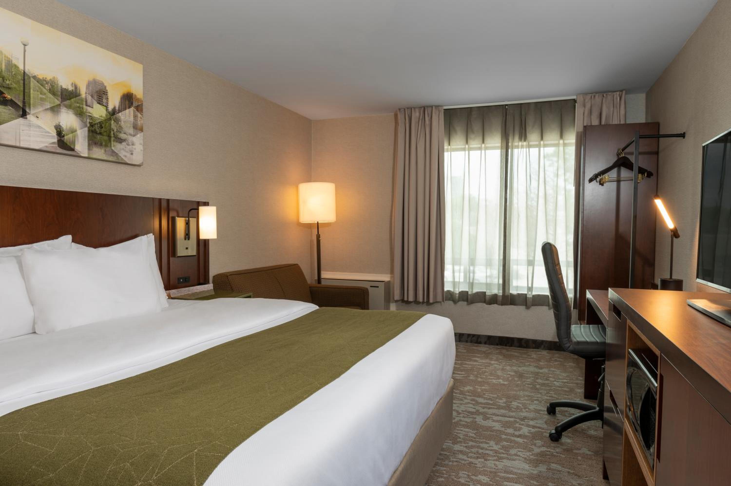 Thunder Bay Vacations - Comfort Inn - Property Image 7