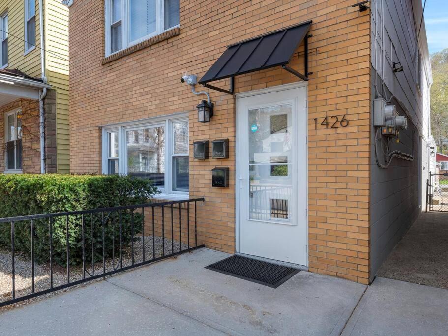 Stylish and Modern 2Bdr Apartment in Millvale/Lawrenceville view 2