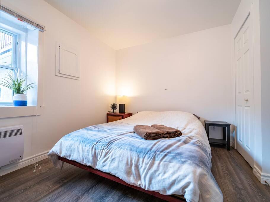 QUEBEC CITY DOWNTOWN CONDO (PARKING INCLUDED)