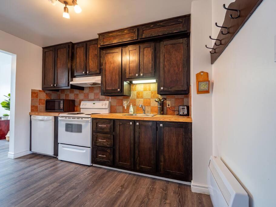 QUEBEC CITY DOWNTOWN CONDO (PARKING INCLUDED)