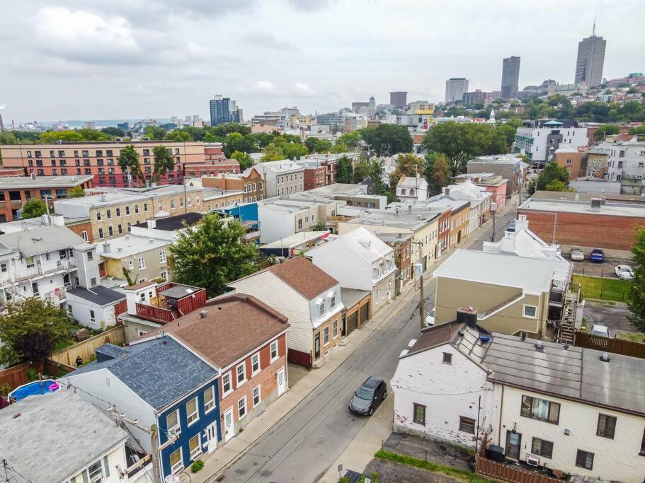 QUEBEC CITY DOWNTOWN CONDO (PARKING INCLUDED)