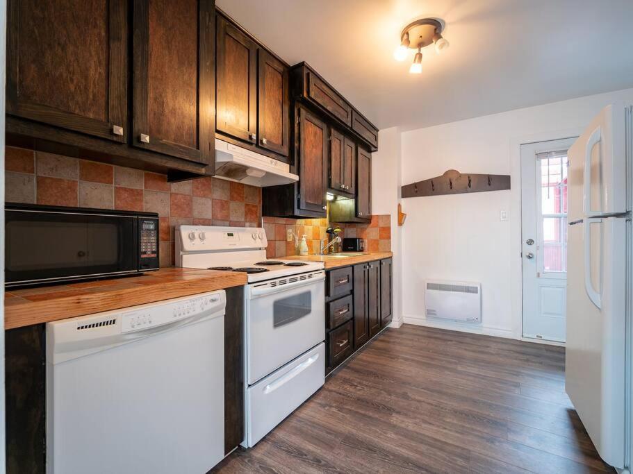 QUEBEC CITY DOWNTOWN CONDO (PARKING INCLUDED)