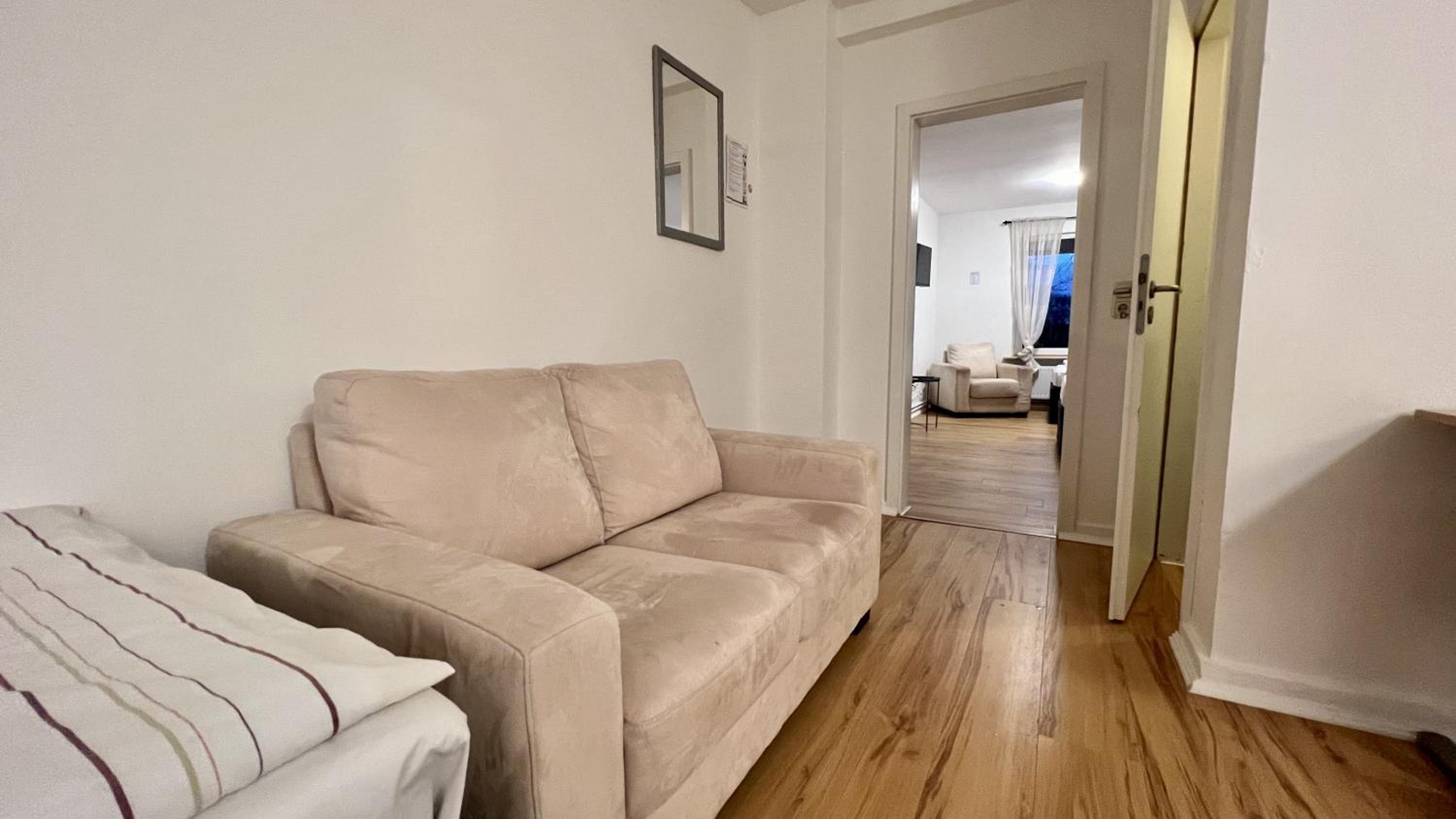 Monteurwohnung Brunsbüttel zentrale Lage mit Parkplatz & Schleusenblick