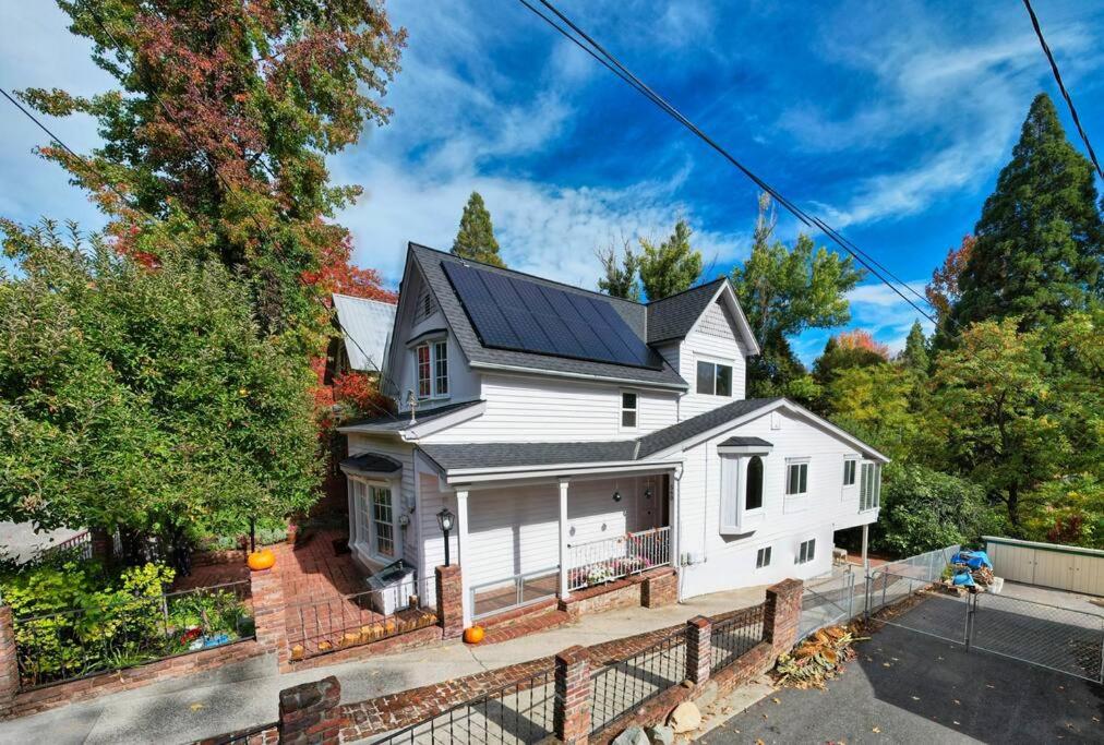 Grass Valley Vacations - Beautiful Downtown Home - Property Image 1