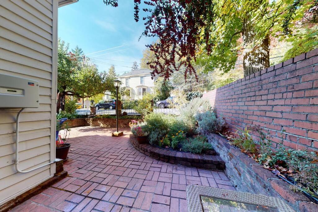 Beautiful Downtown Home view 3