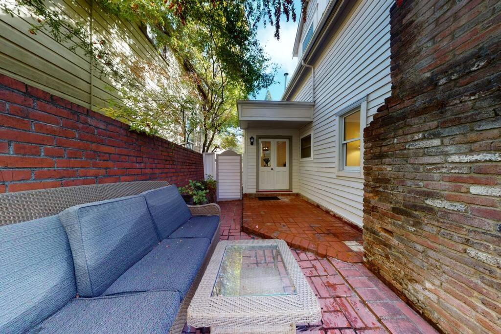Beautiful Downtown Home view 4