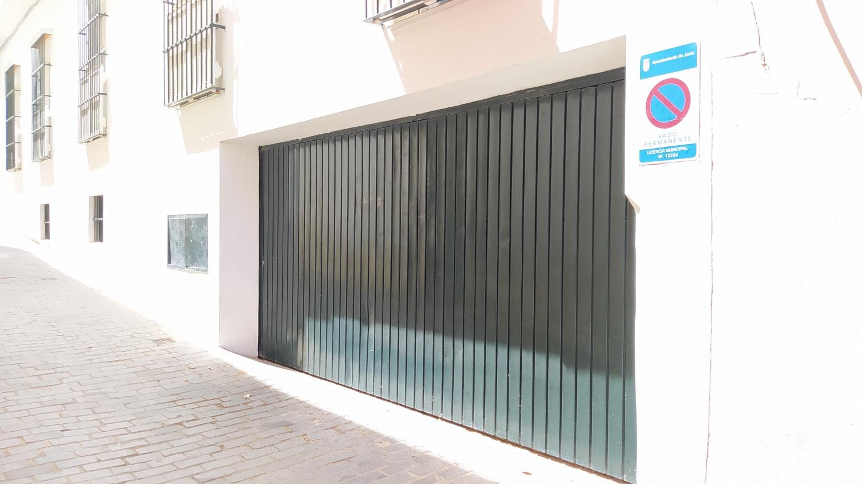 Sherryflat Claveles - Parking