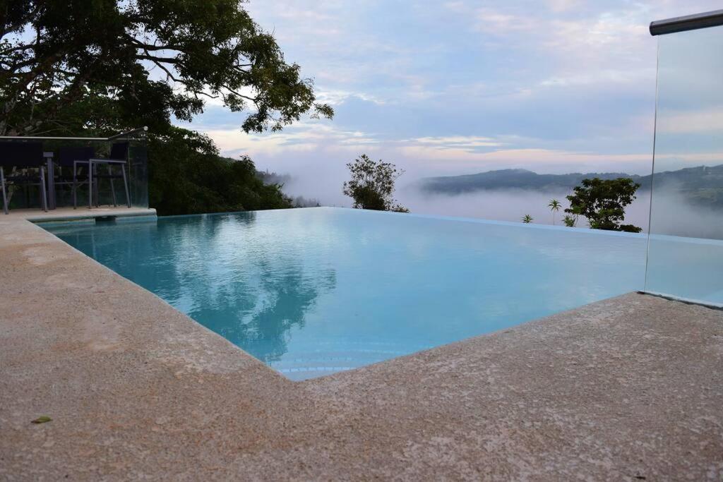 Casa Moderna con Piscina Climatizada Altos del María view 2