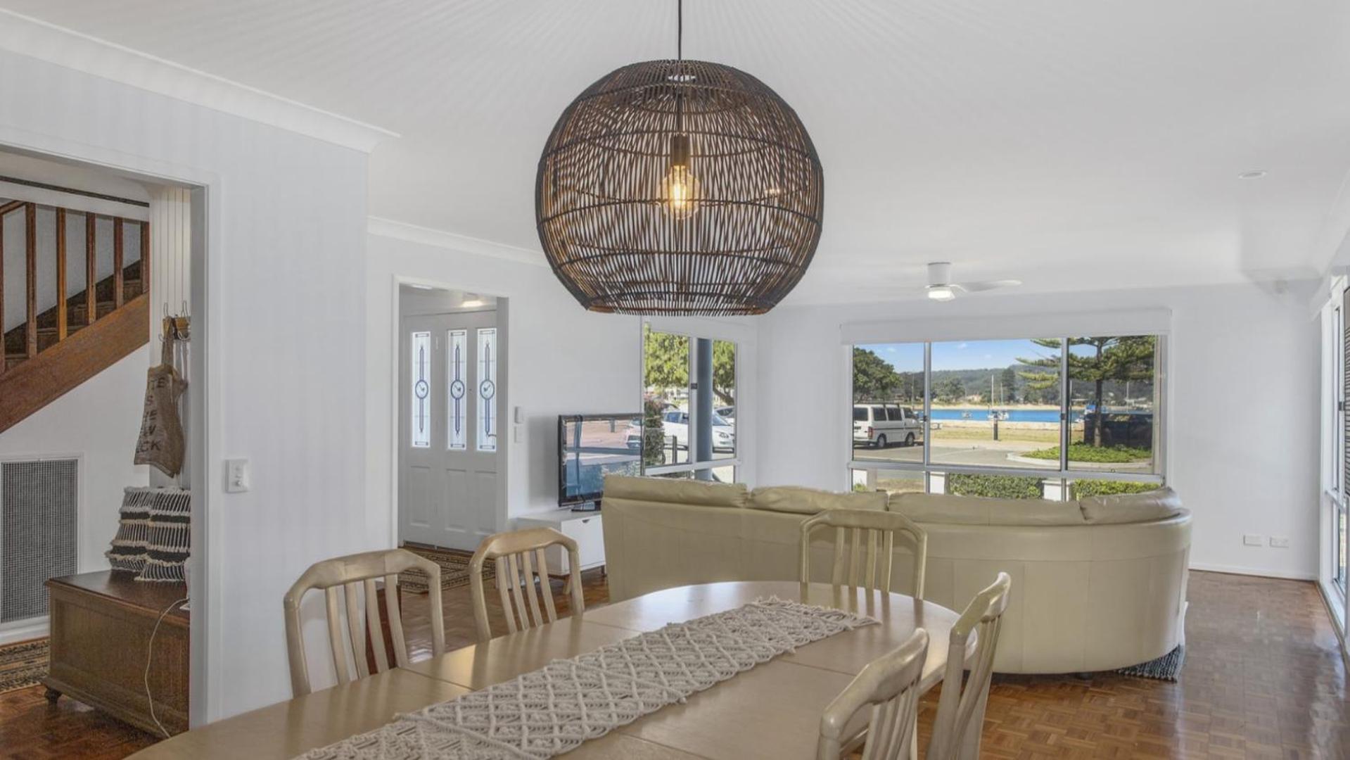 Family Beachhouse - Waterfront Ettalong Beach