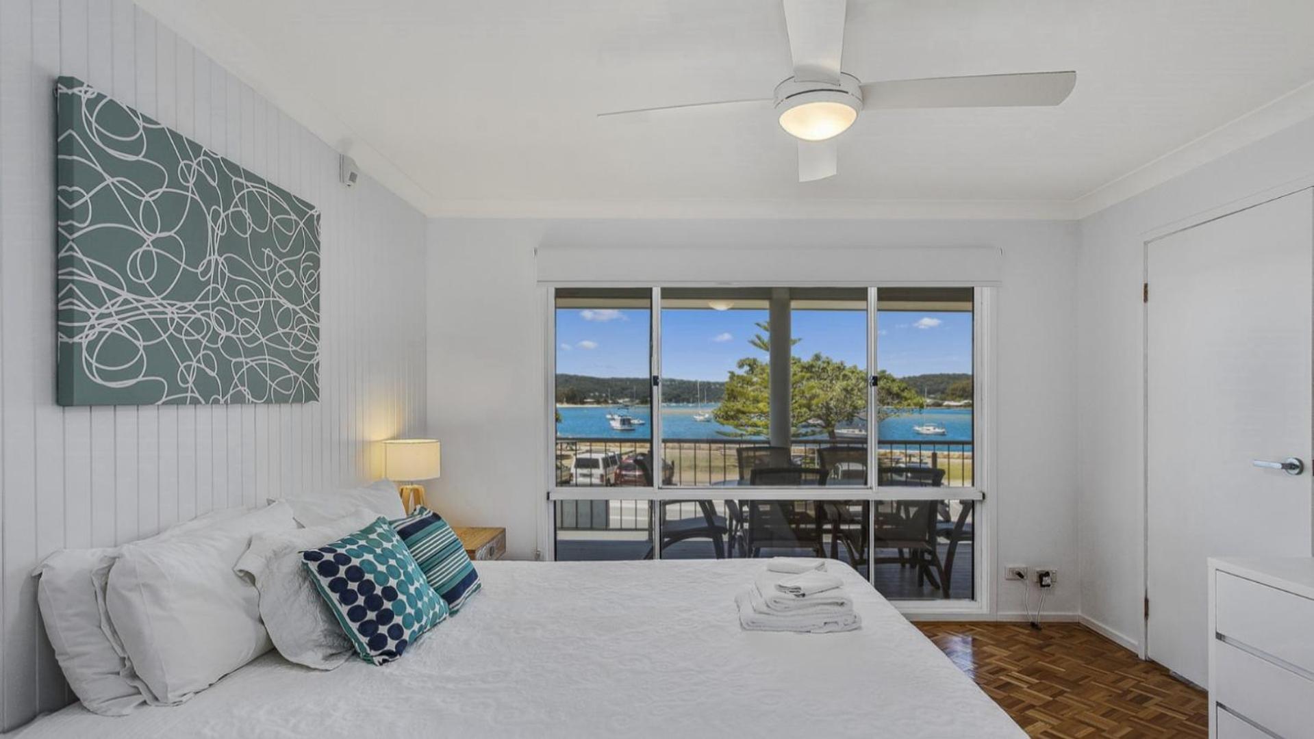 Family Beachhouse - Waterfront Ettalong Beach