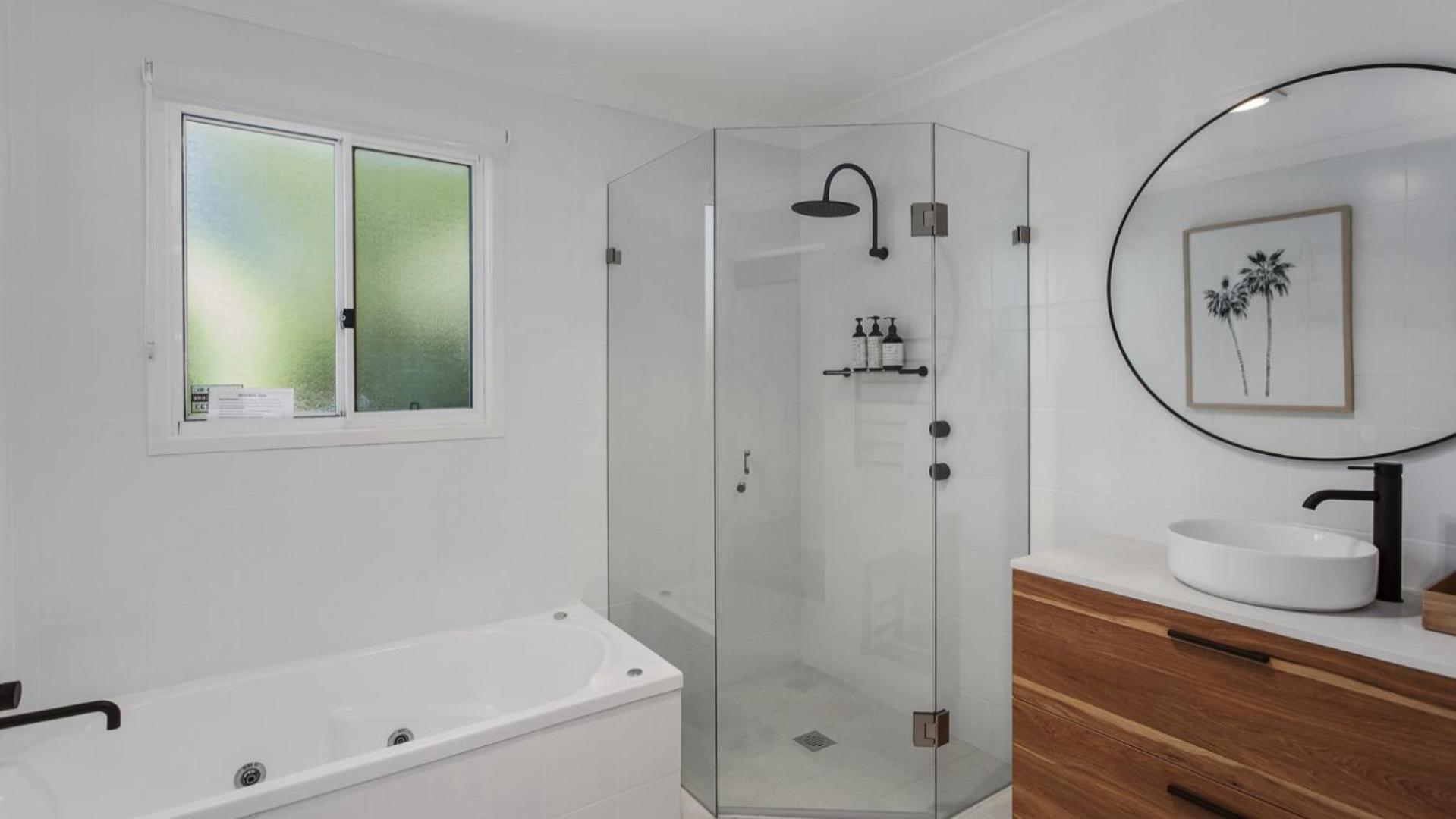 Family Beachhouse - Waterfront Ettalong Beach