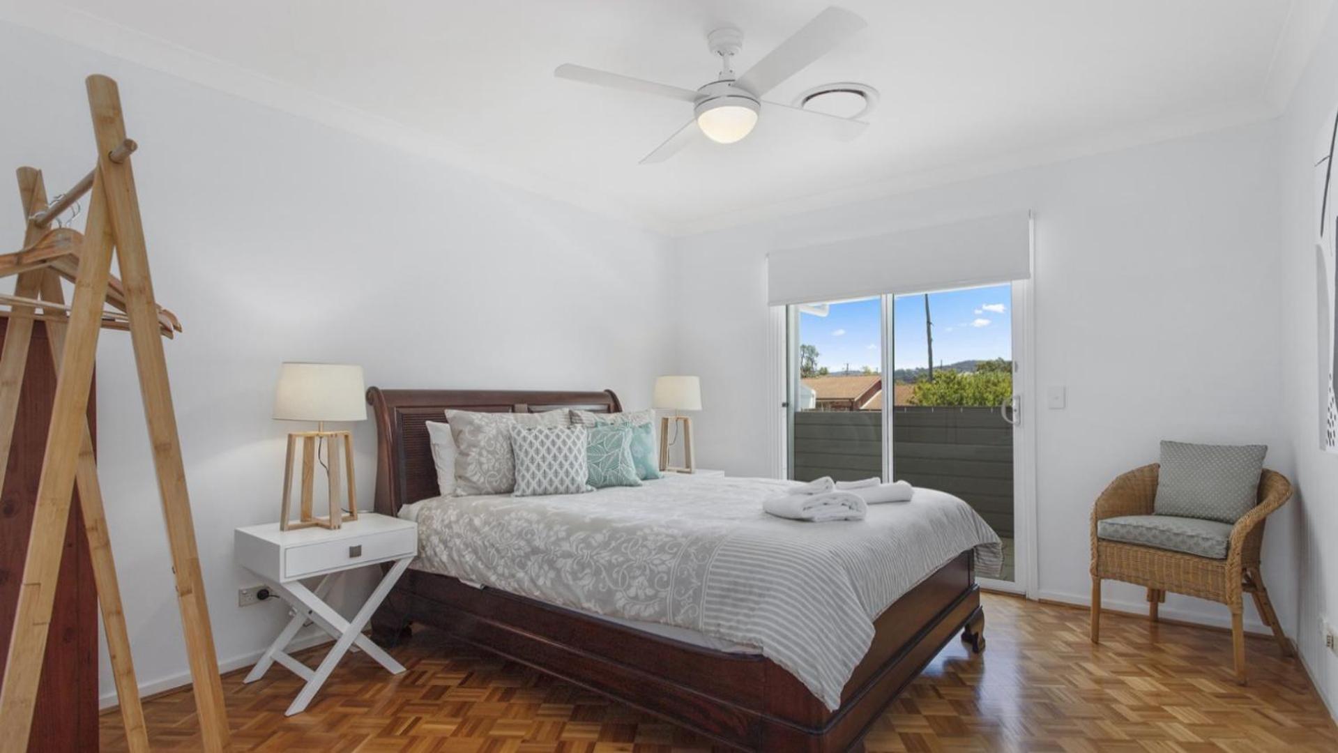 Family Beachhouse - Waterfront Ettalong Beach