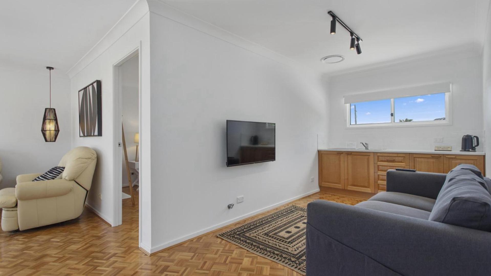 Family Beachhouse - Waterfront Ettalong Beach