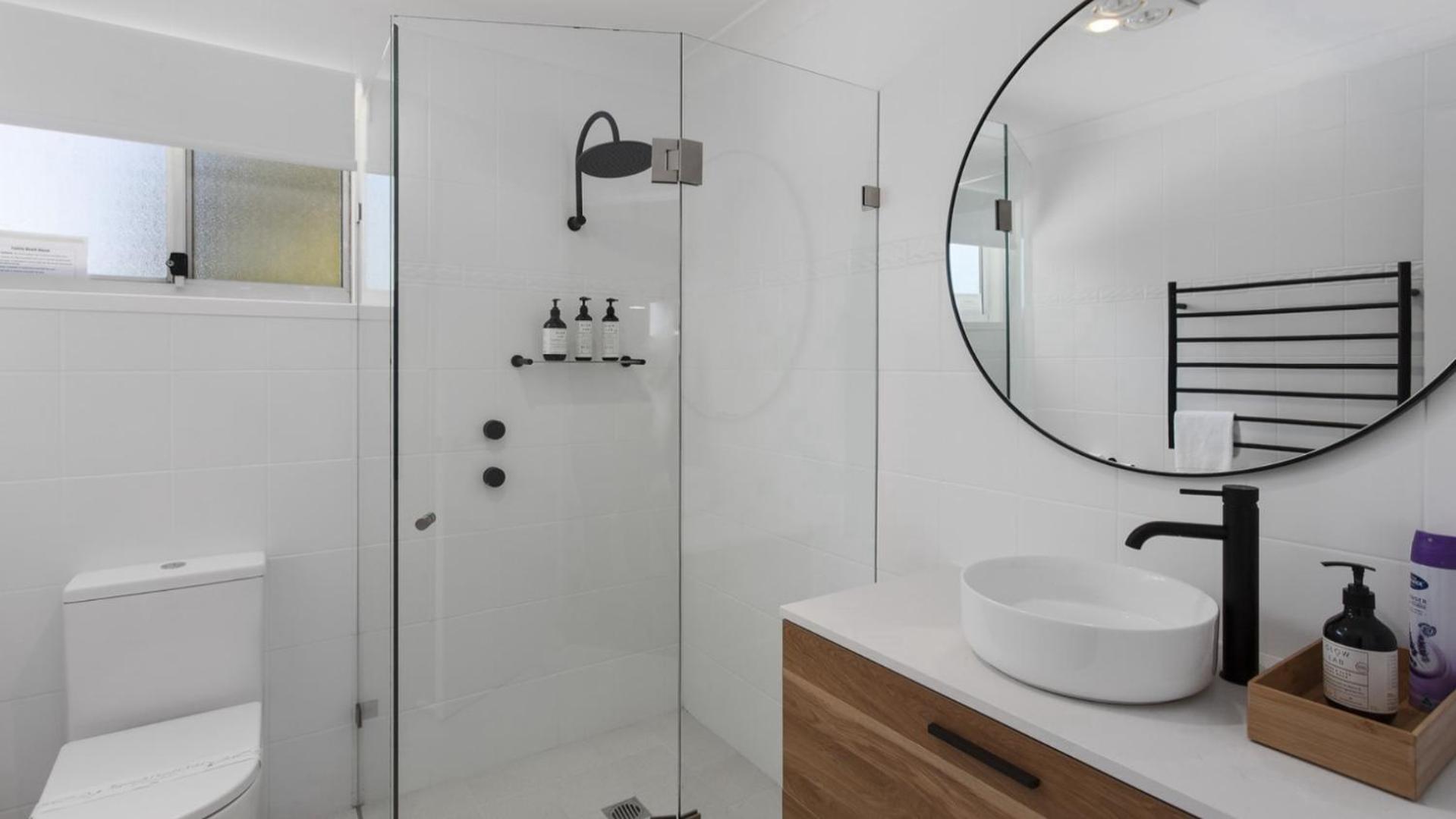 Family Beachhouse - Waterfront Ettalong Beach