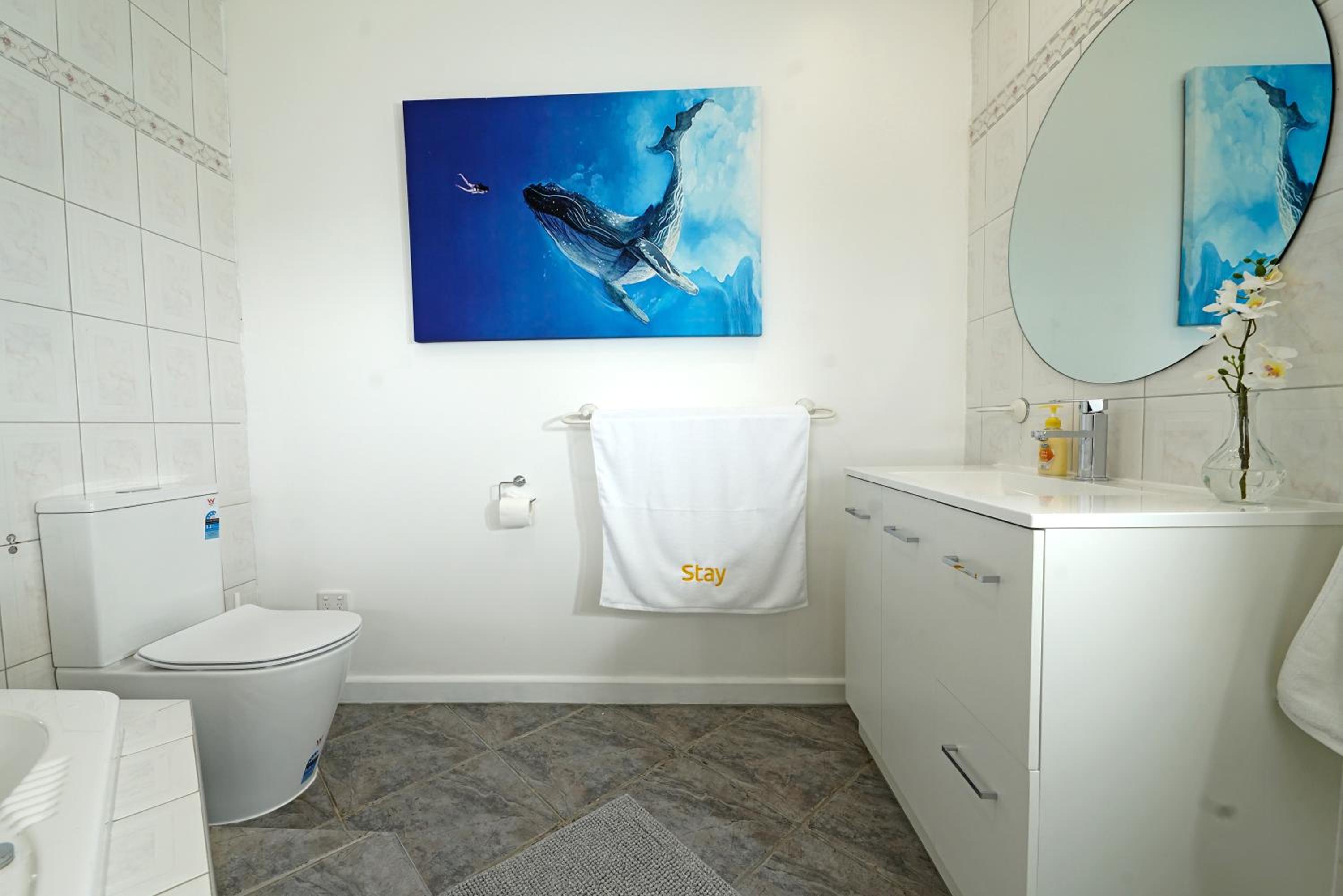 Doncaster Renovated 5BD/4BR Brick Home Parking WiFi