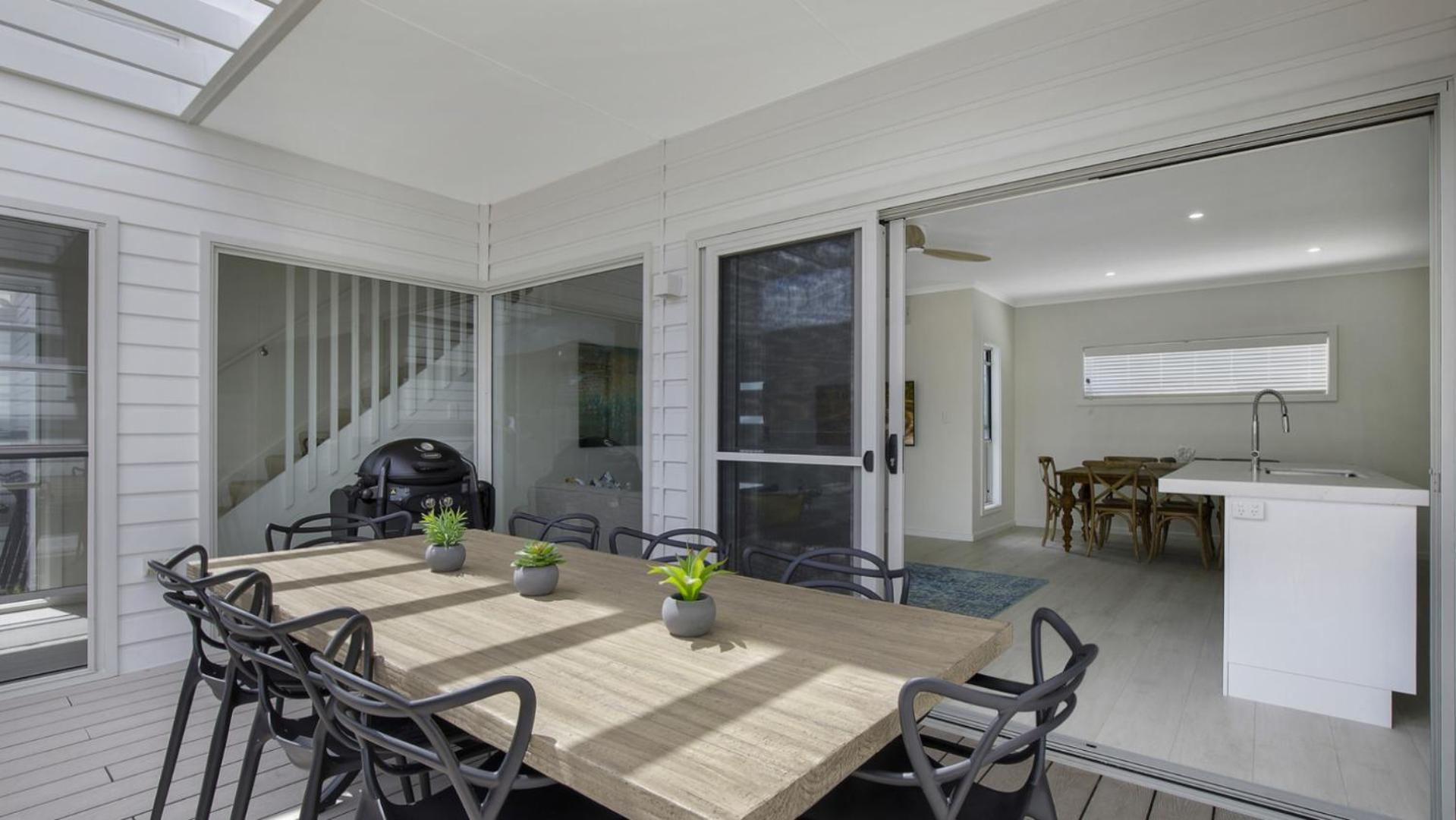 Bright & Breezy - Ettalong Beach