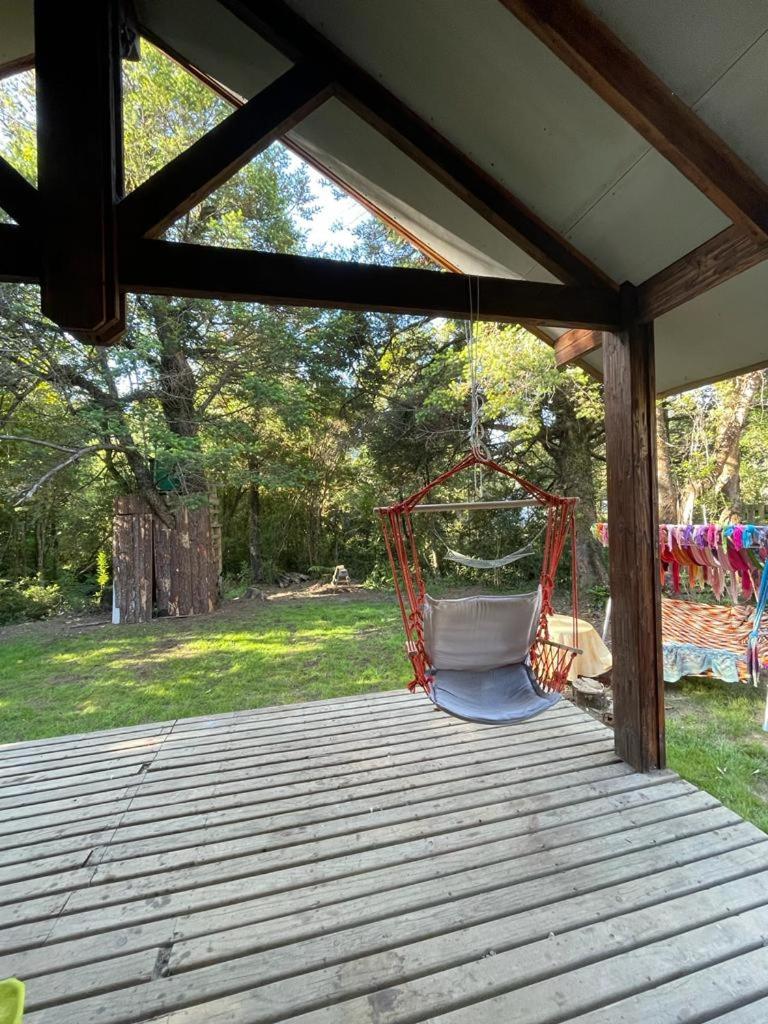 Cabaña del bosque con estero