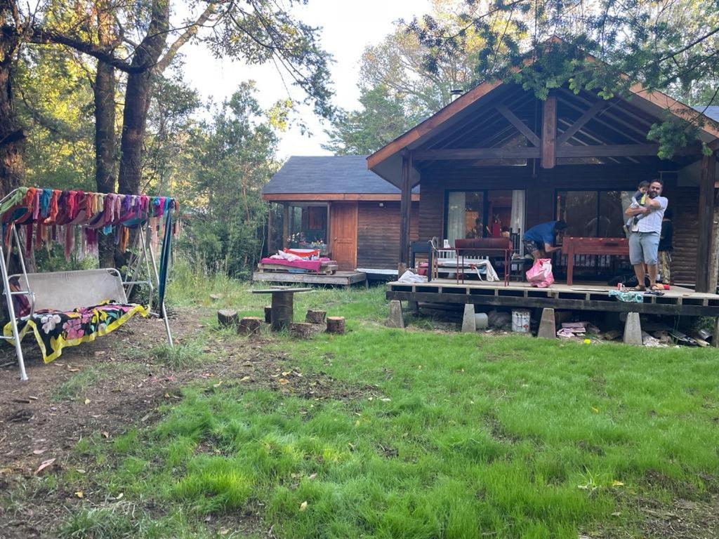 Cabaña del bosque con estero