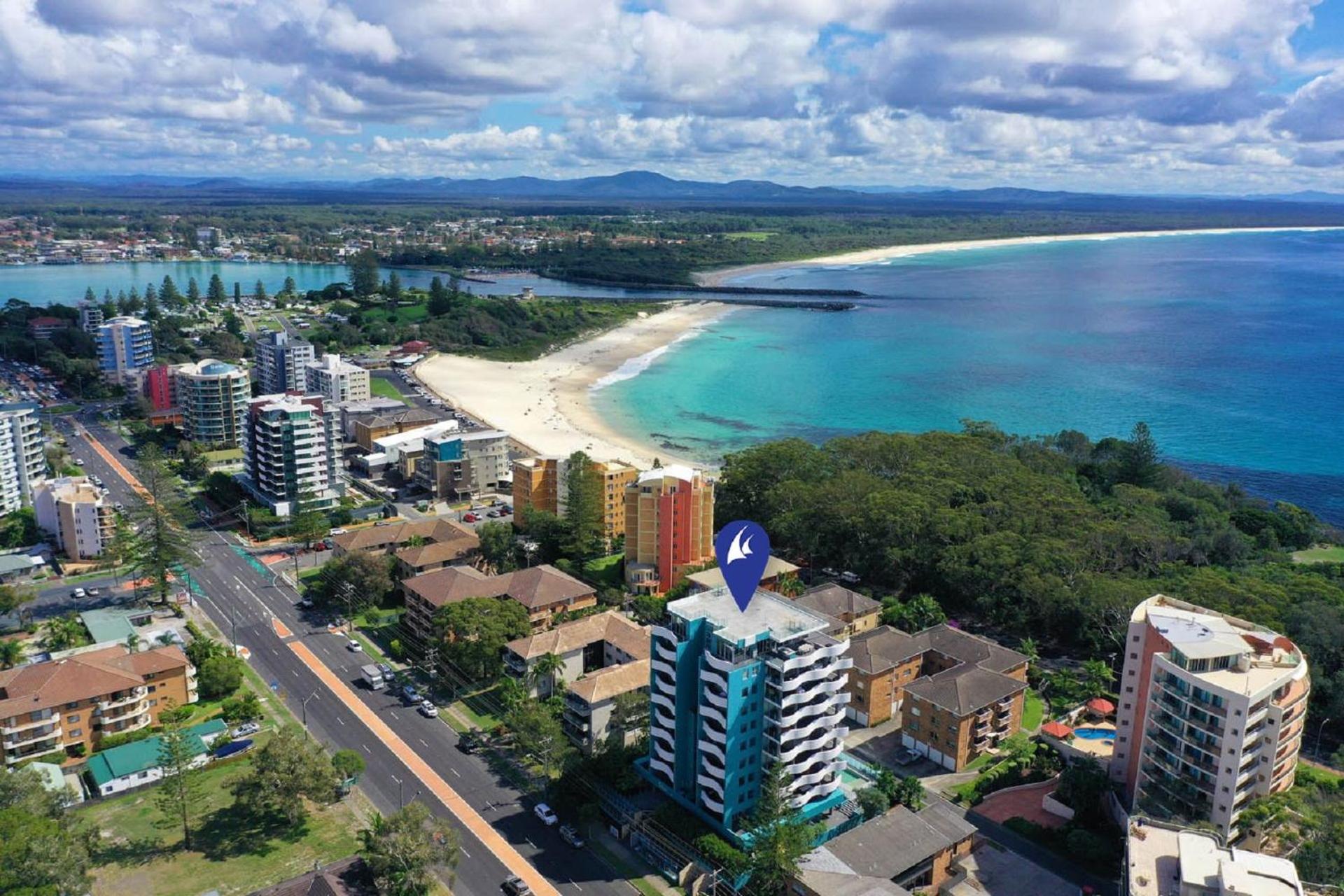 Shores G1 on Head Street close to Main Beach view 3