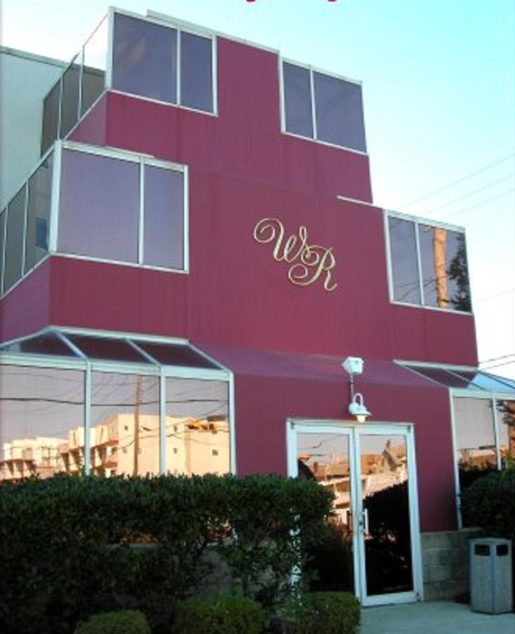 Hotel Watson's Regency Suites - Image 1