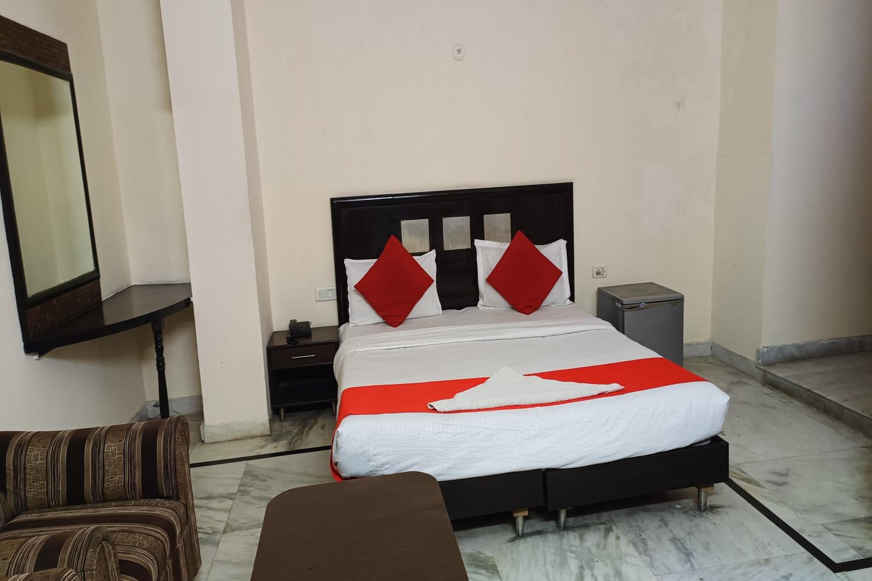 Hotel Mandakini Palace