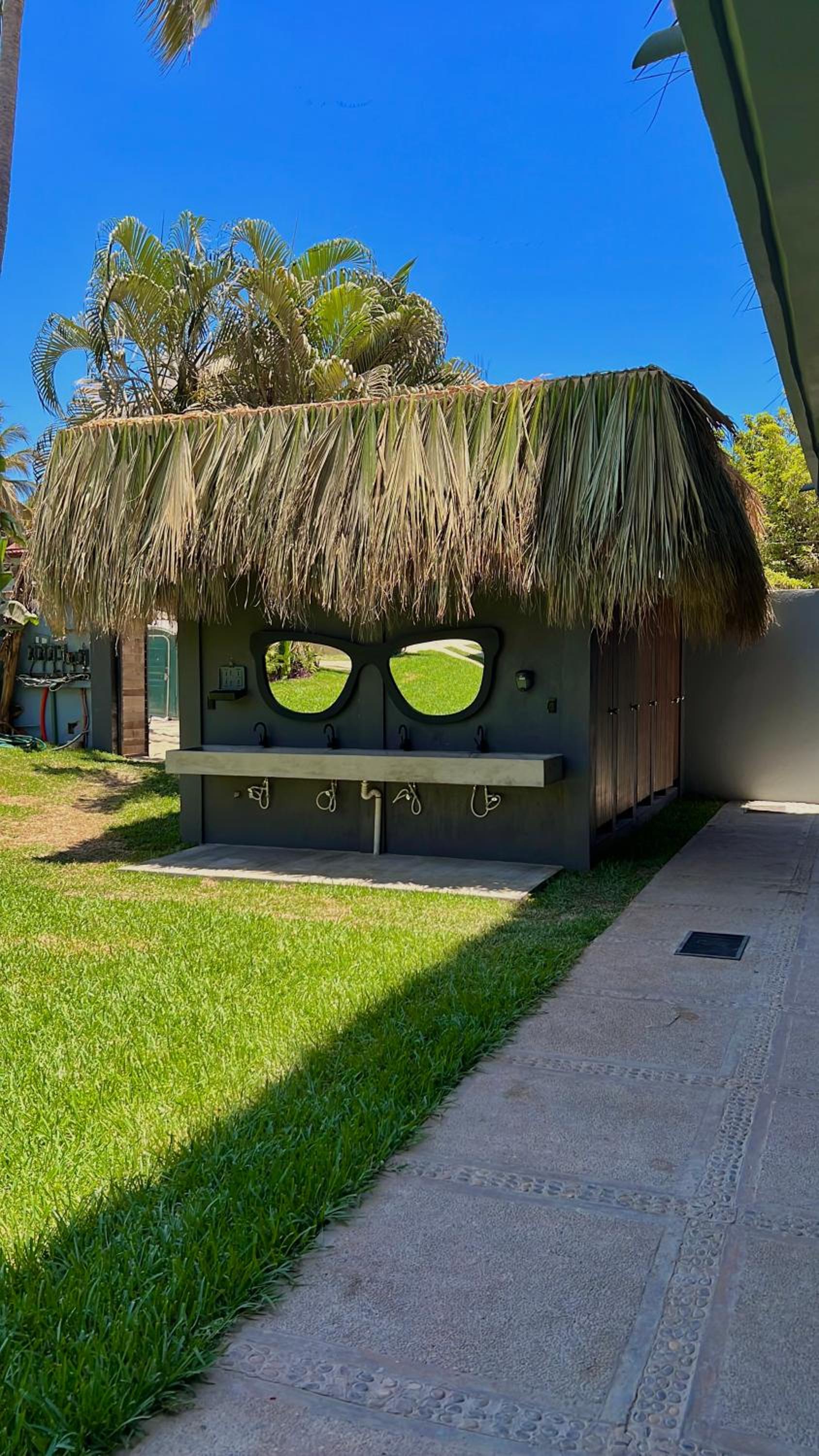 Straw Hat Surf Hostel & Bar view 4