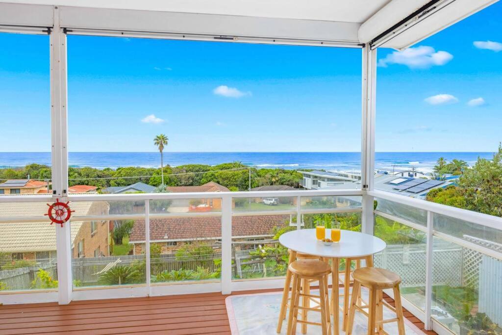 Sun Catcher - ocean views, walk to beach, lake, cafés, shops