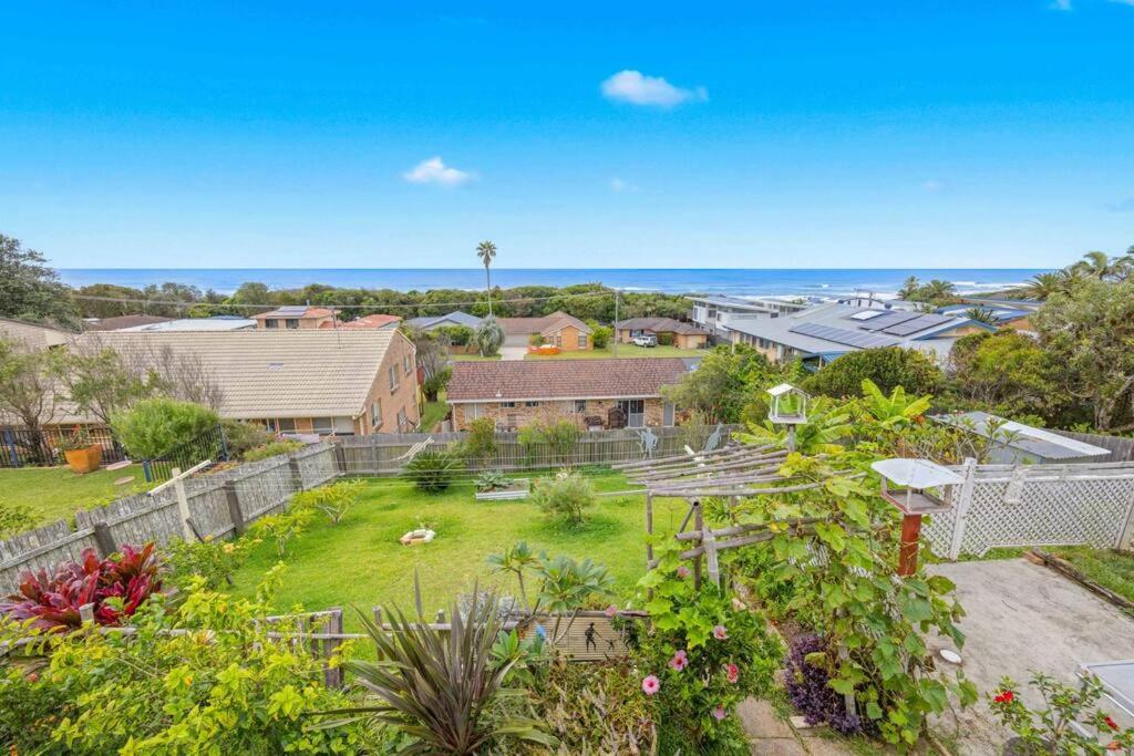 Sun Catcher - ocean views, walk to beach, lake, cafés, shops