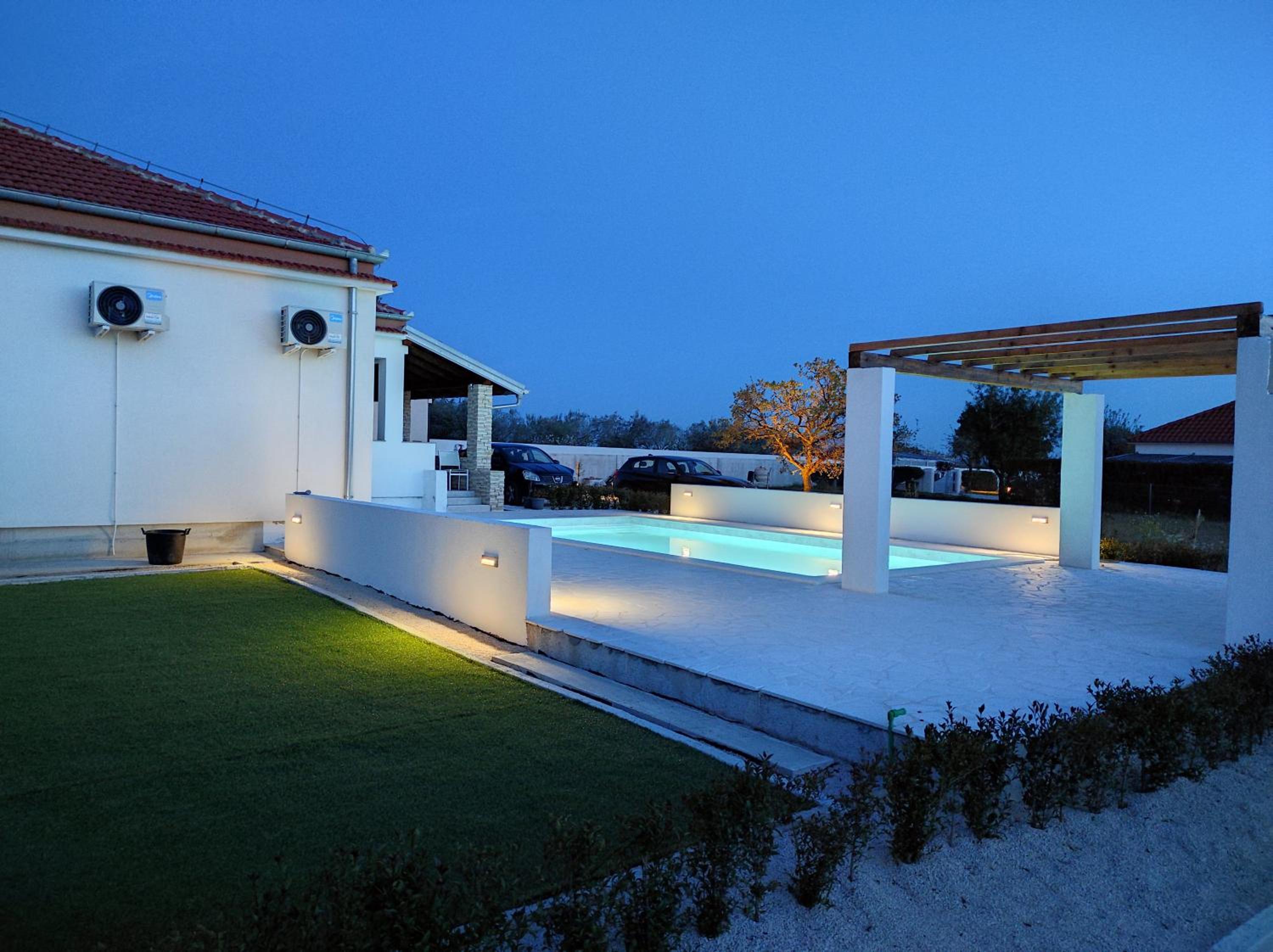 Holidayhouse Alirio with heated pool. view 4