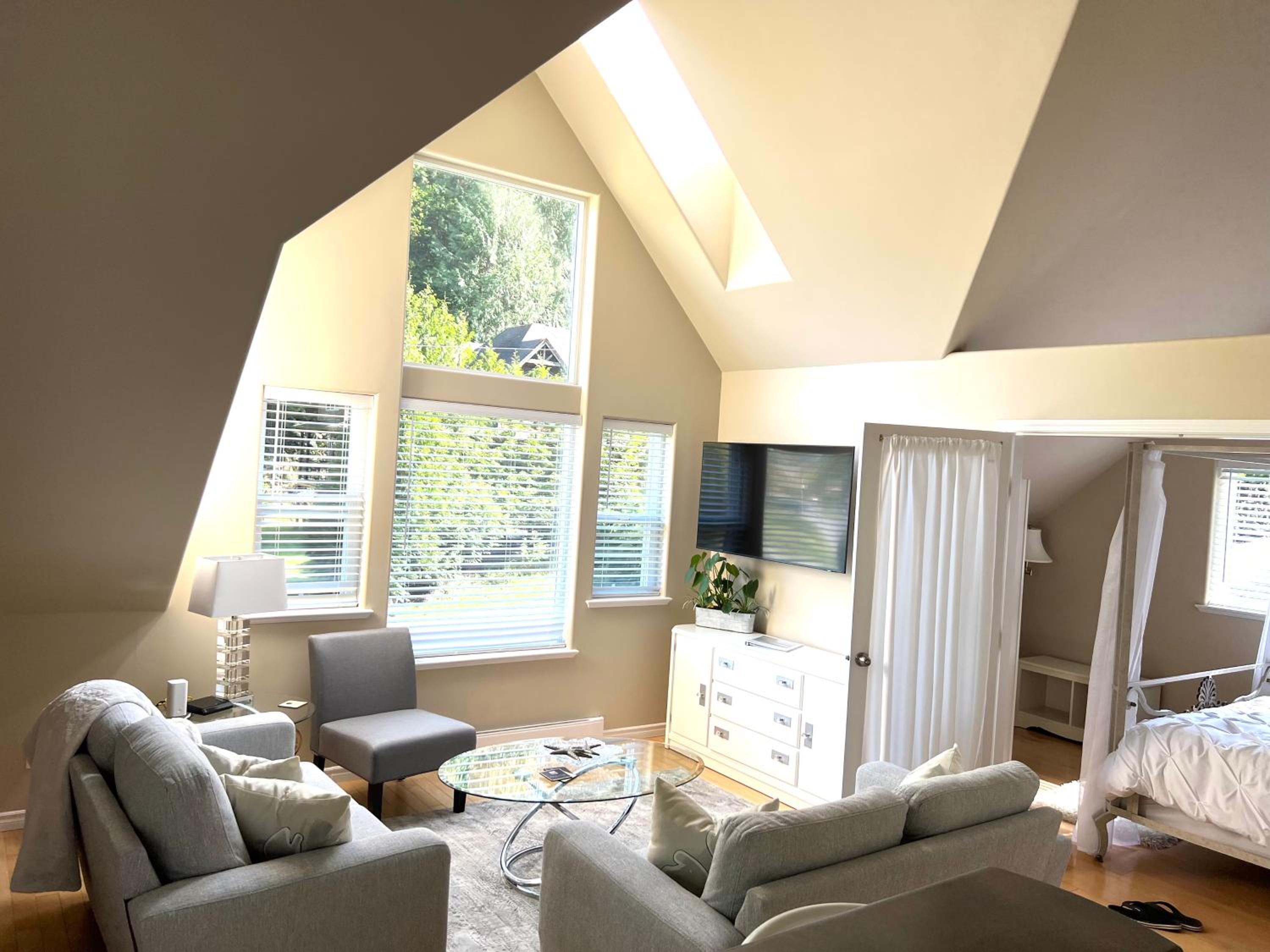Sea and Cedar Retreat-a home in a tranquil setting