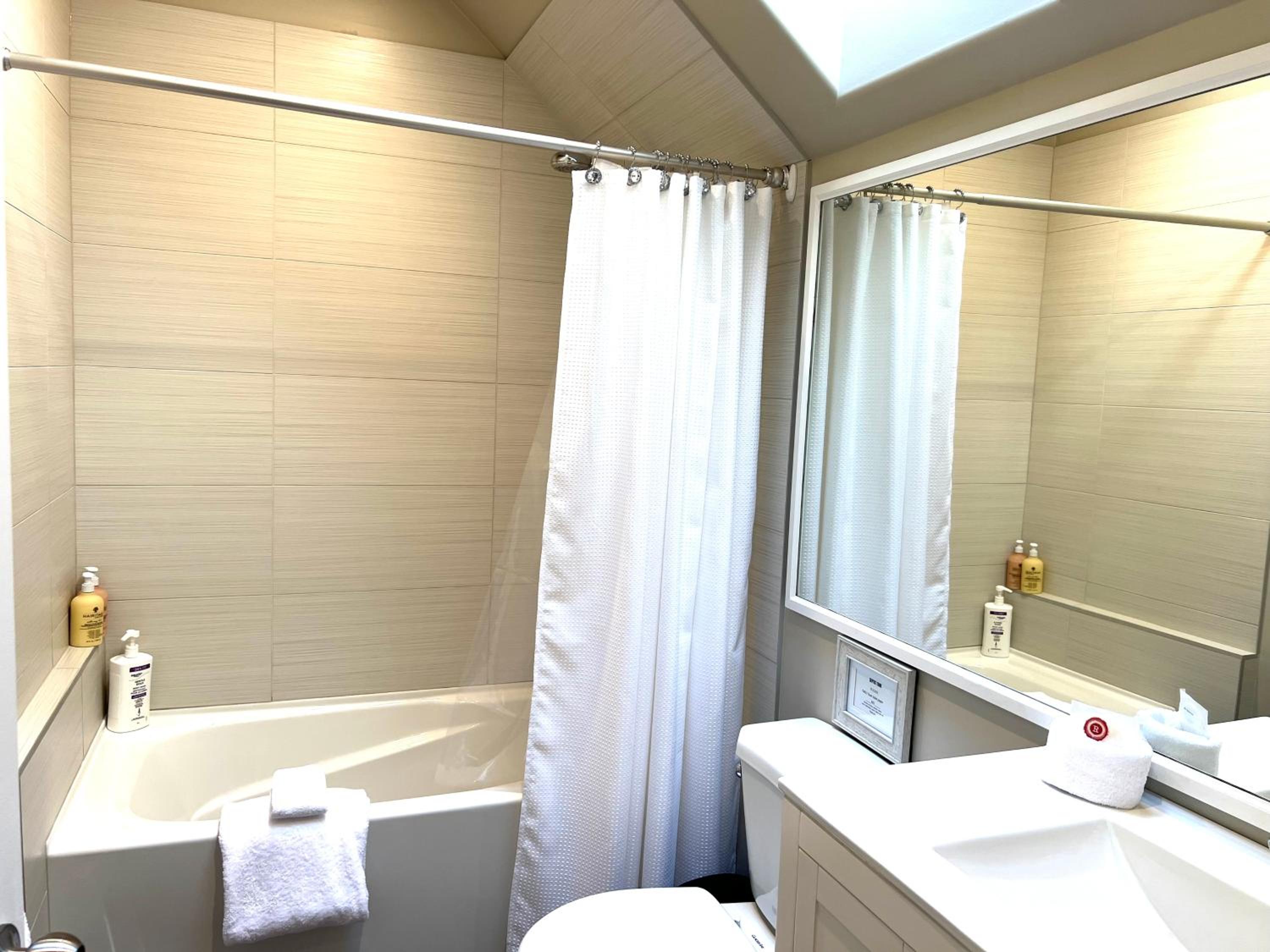 Sea and Cedar Retreat-a home in a tranquil setting